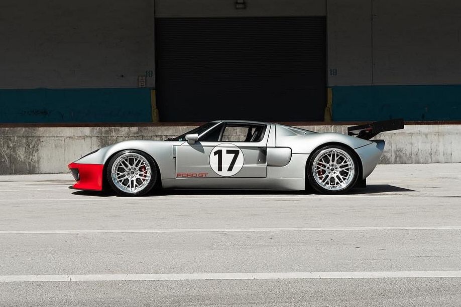 Ford GT Looks Incredible With Carbon Fiber Widebody Kit
