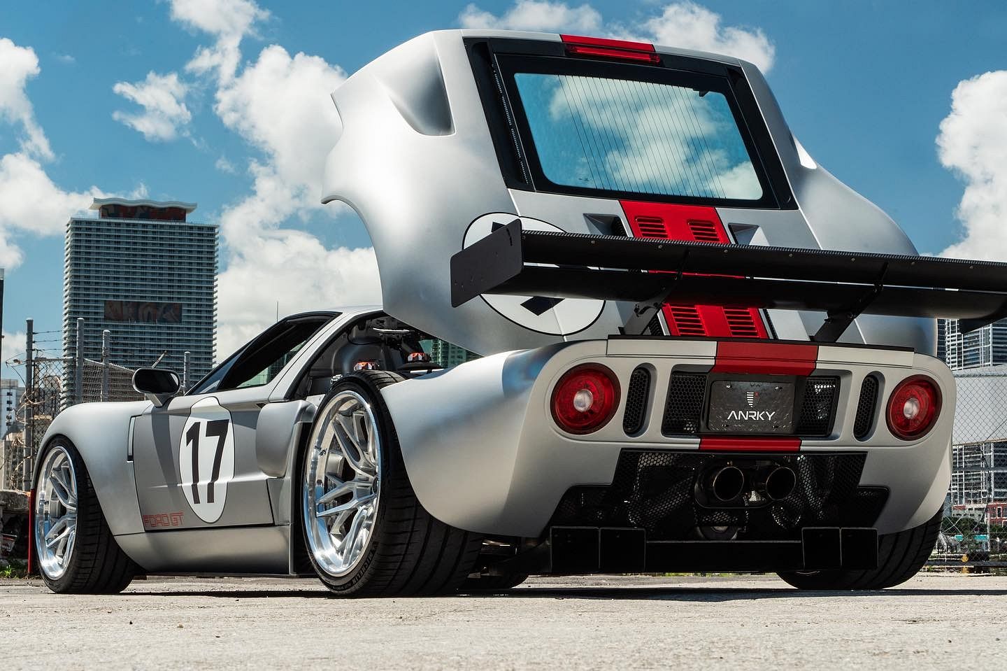 Ford GT Looks Incredible With Carbon Fiber Widebody Kit