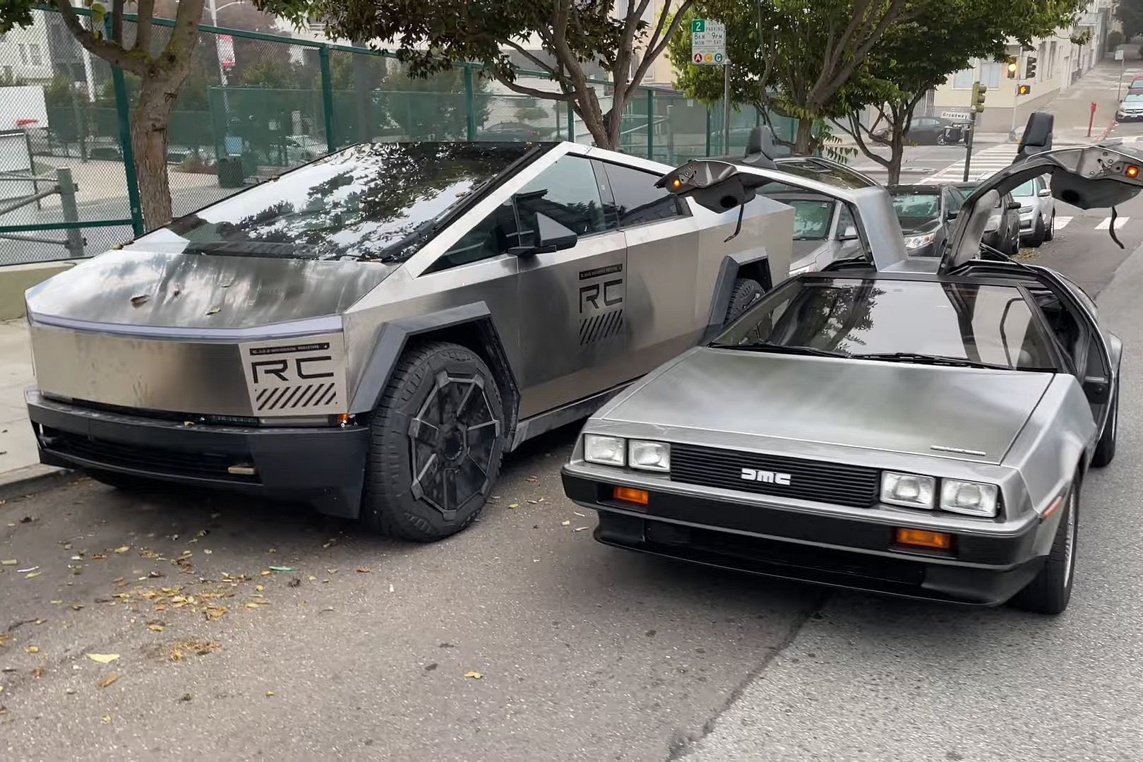 DeLorea Stailess Steel Illusio デロリアン　DMC DeLorean: Stainless Steel Illusion: John Lamm: 9780974414102