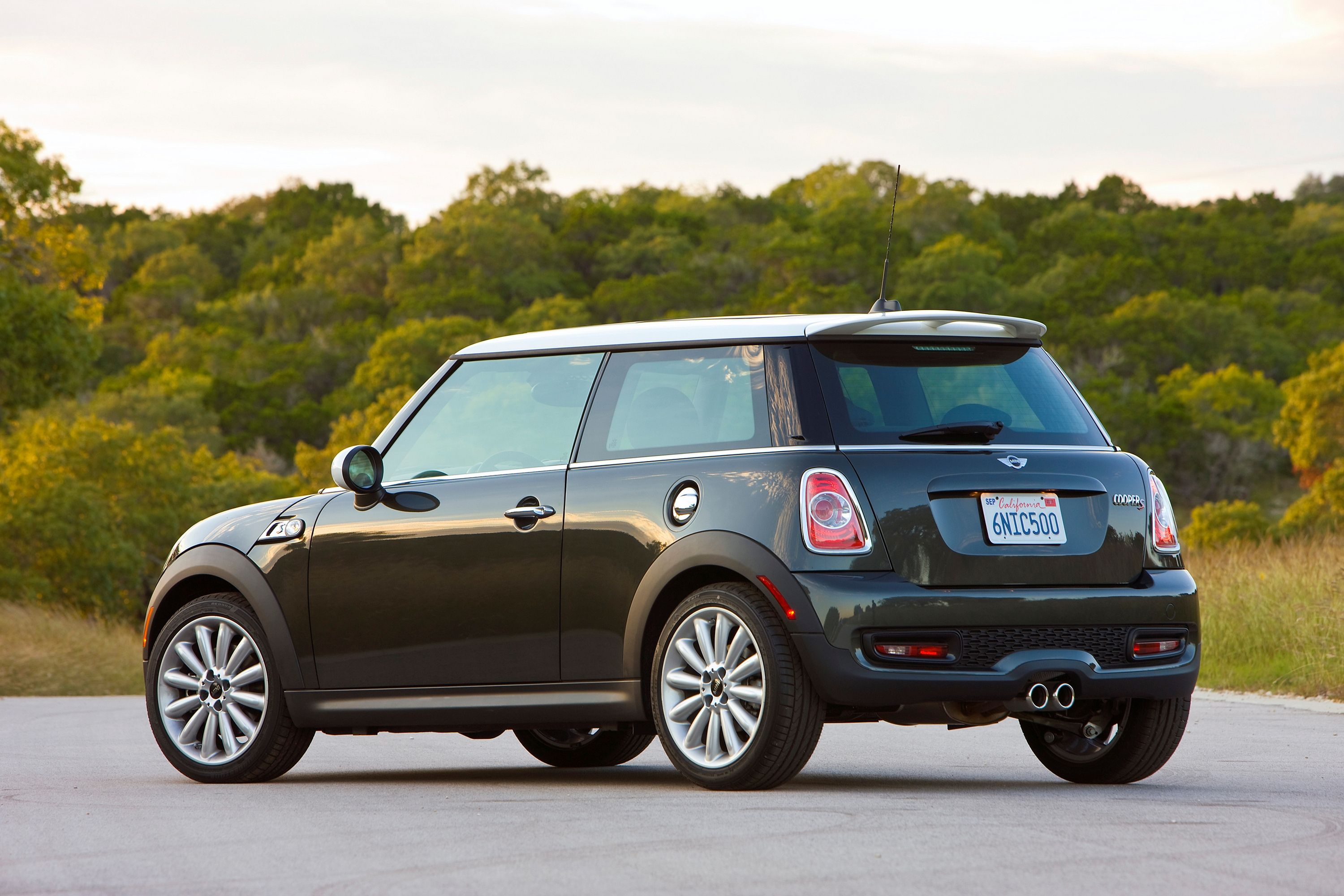 Ranking Every Generation Of Mini Cooper Hardtop From Worst To Best