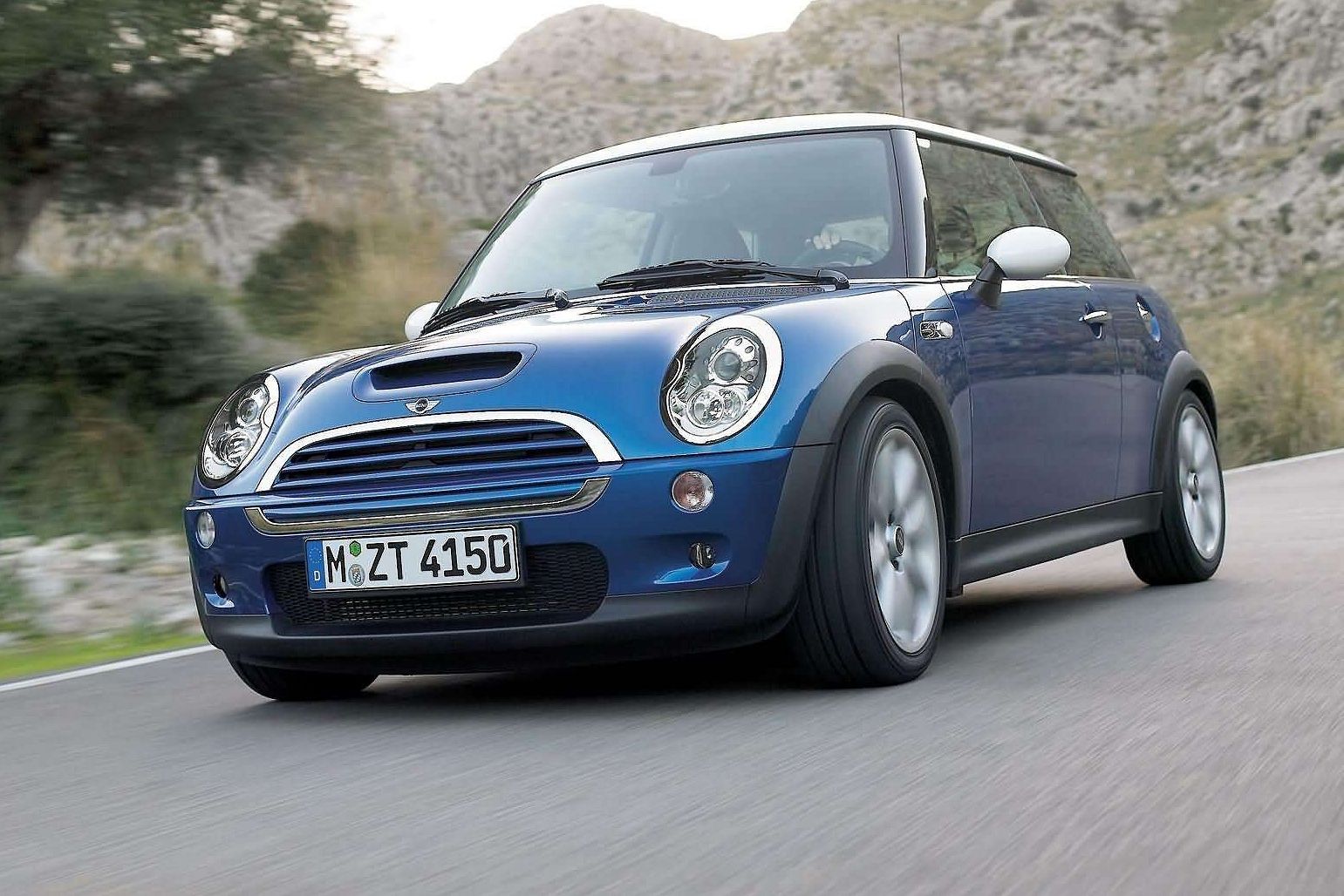 Ranking Every Generation Of Mini Cooper Hardtop From Worst To Best