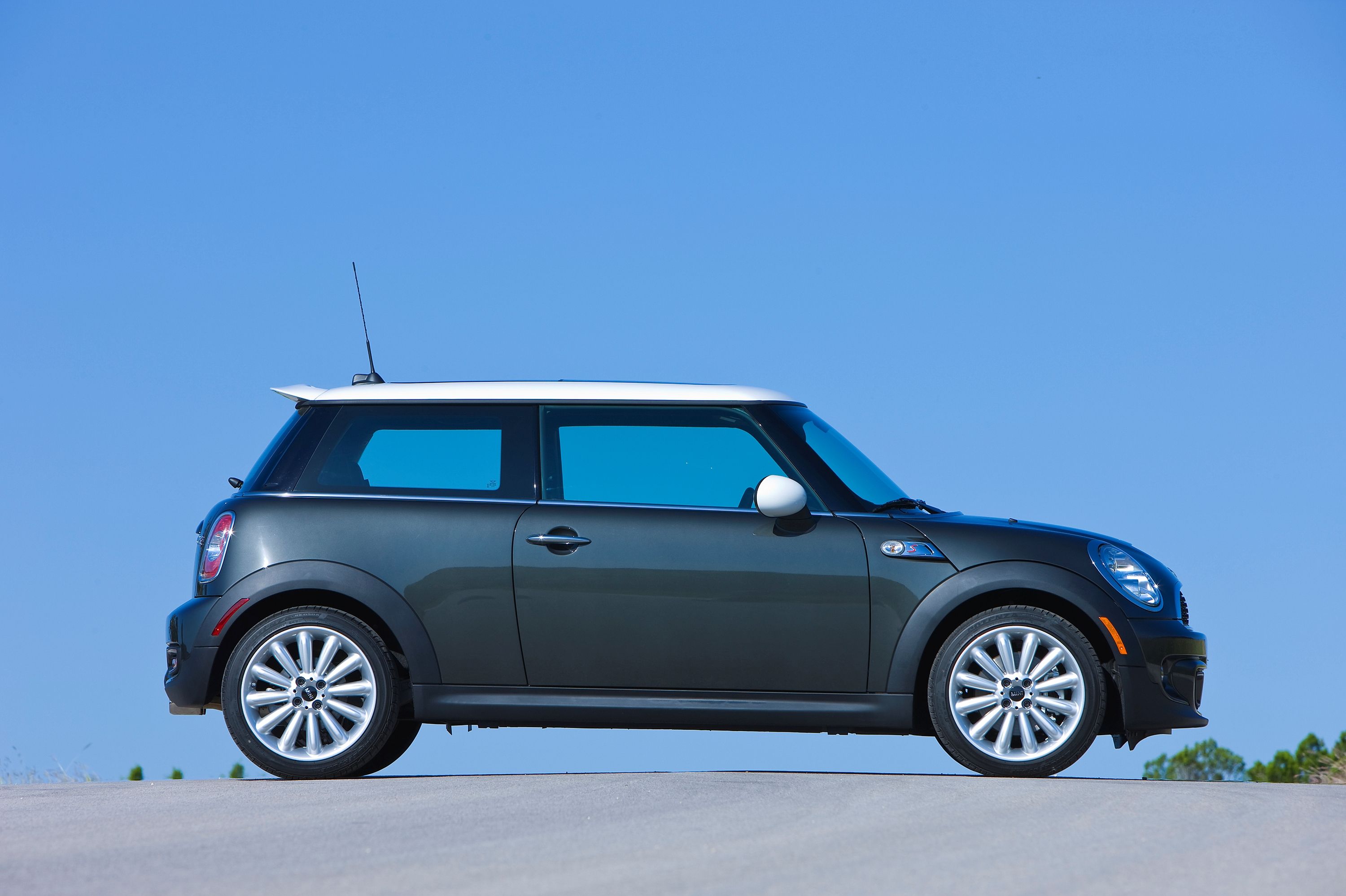 Ranking Every Generation Of Mini Cooper Hardtop From Worst To Best