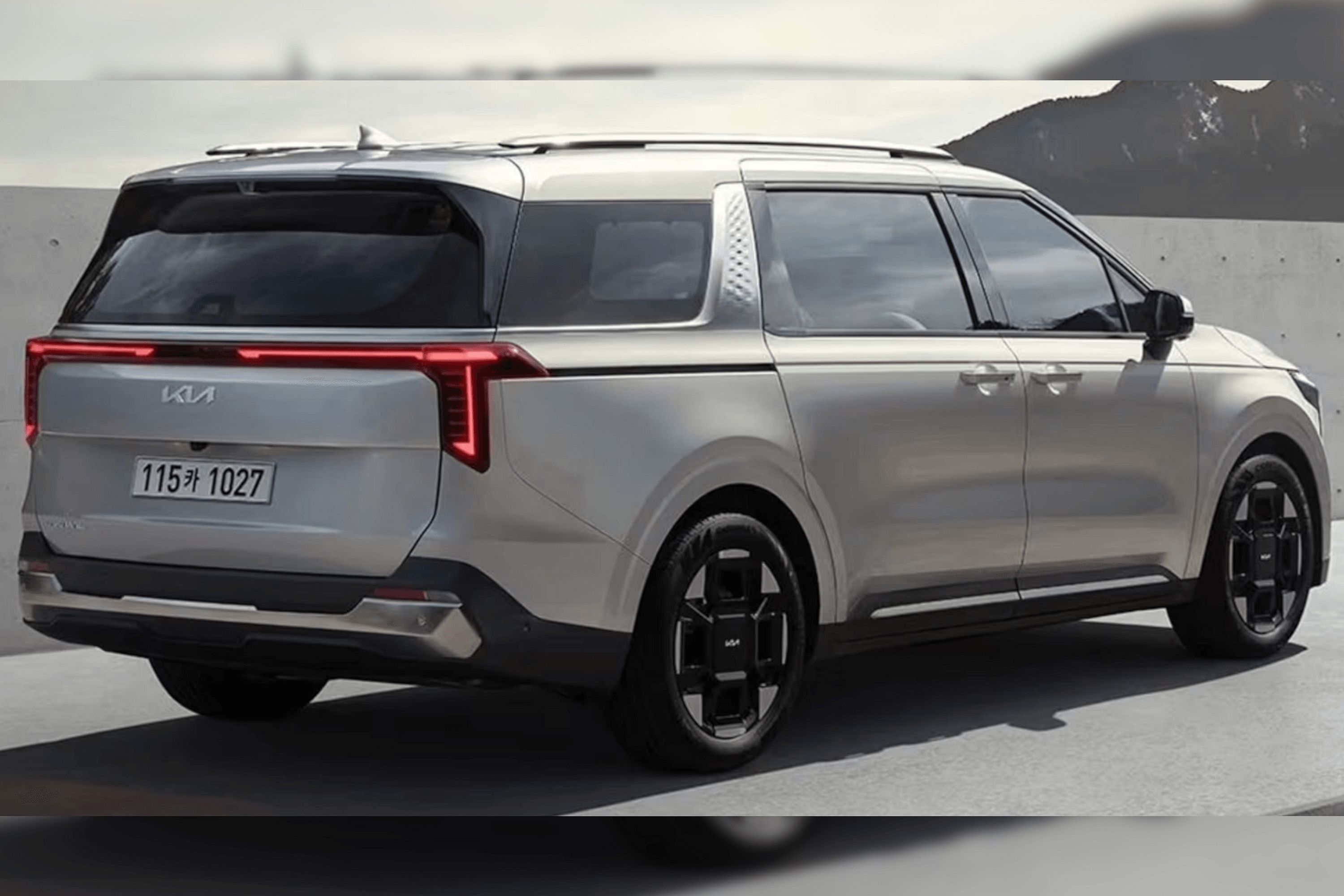 2025 Kia Carnival - Review | CarBuzz