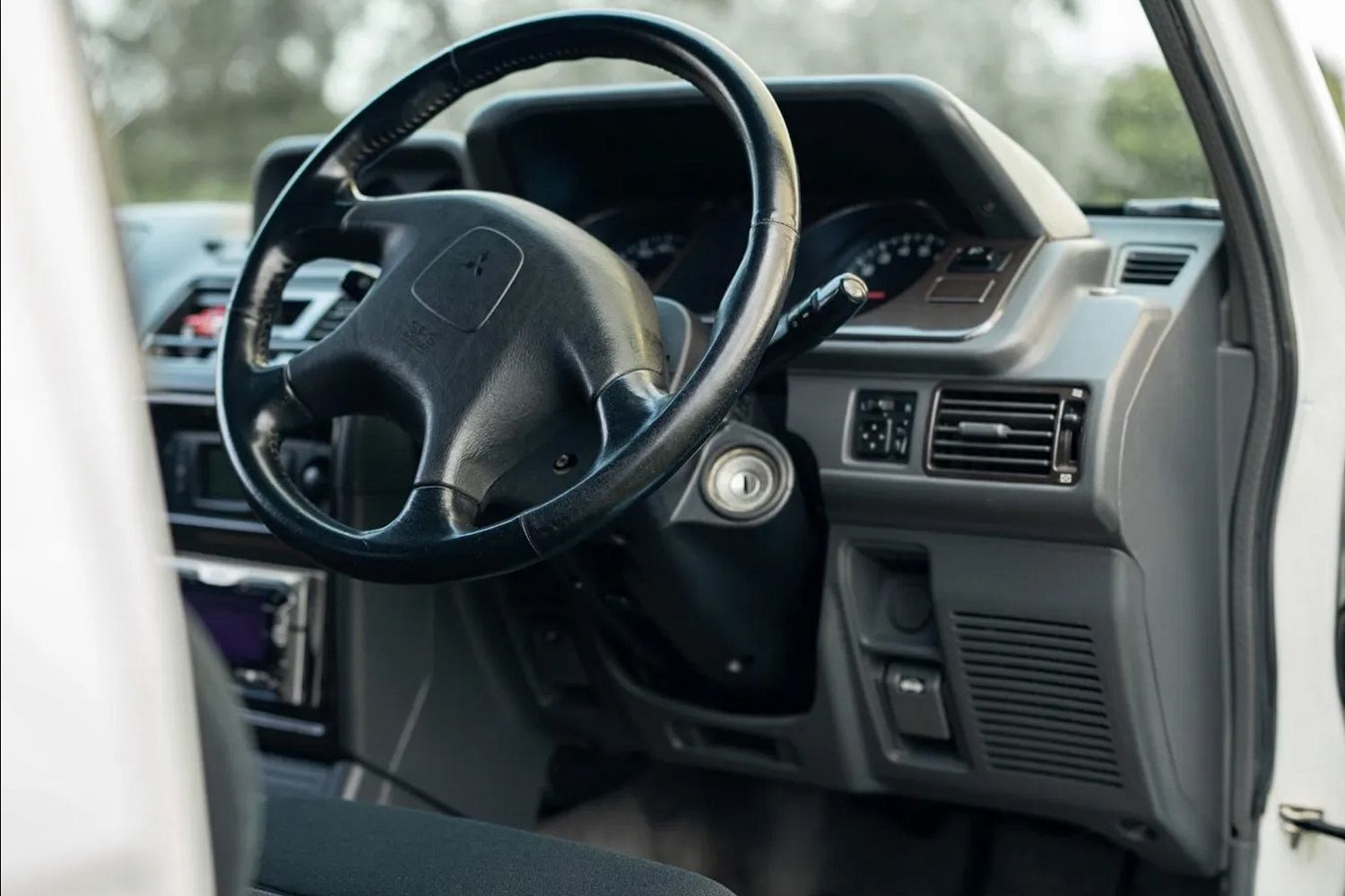 2026 Mitsubishi Pajero Sport offers a strong V6 engine - Dubizzille, image size:1500x1000