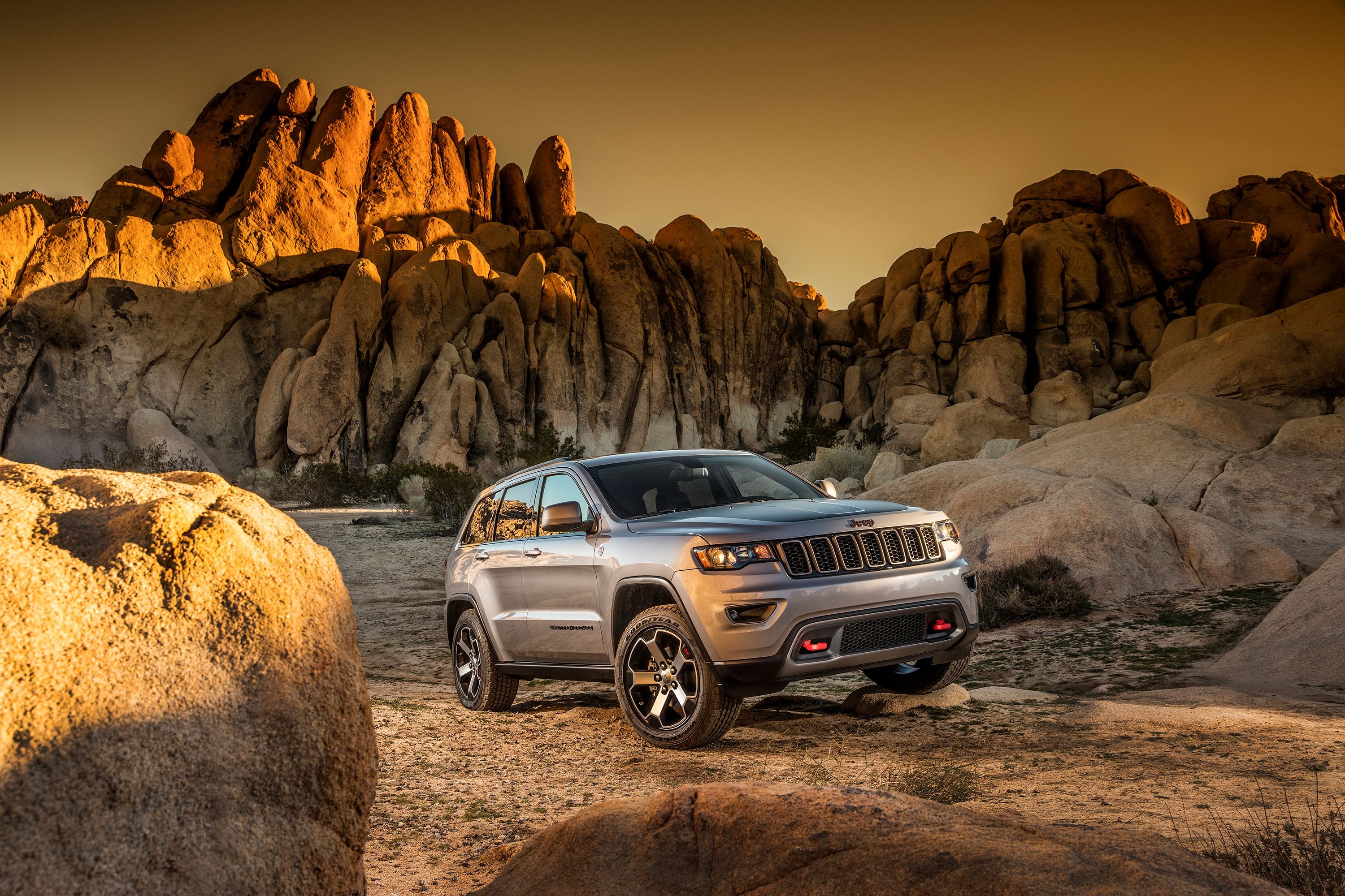 Trailhawk Vs. Trackhawk: Which Is The Better Jeep Grand Cherokee?