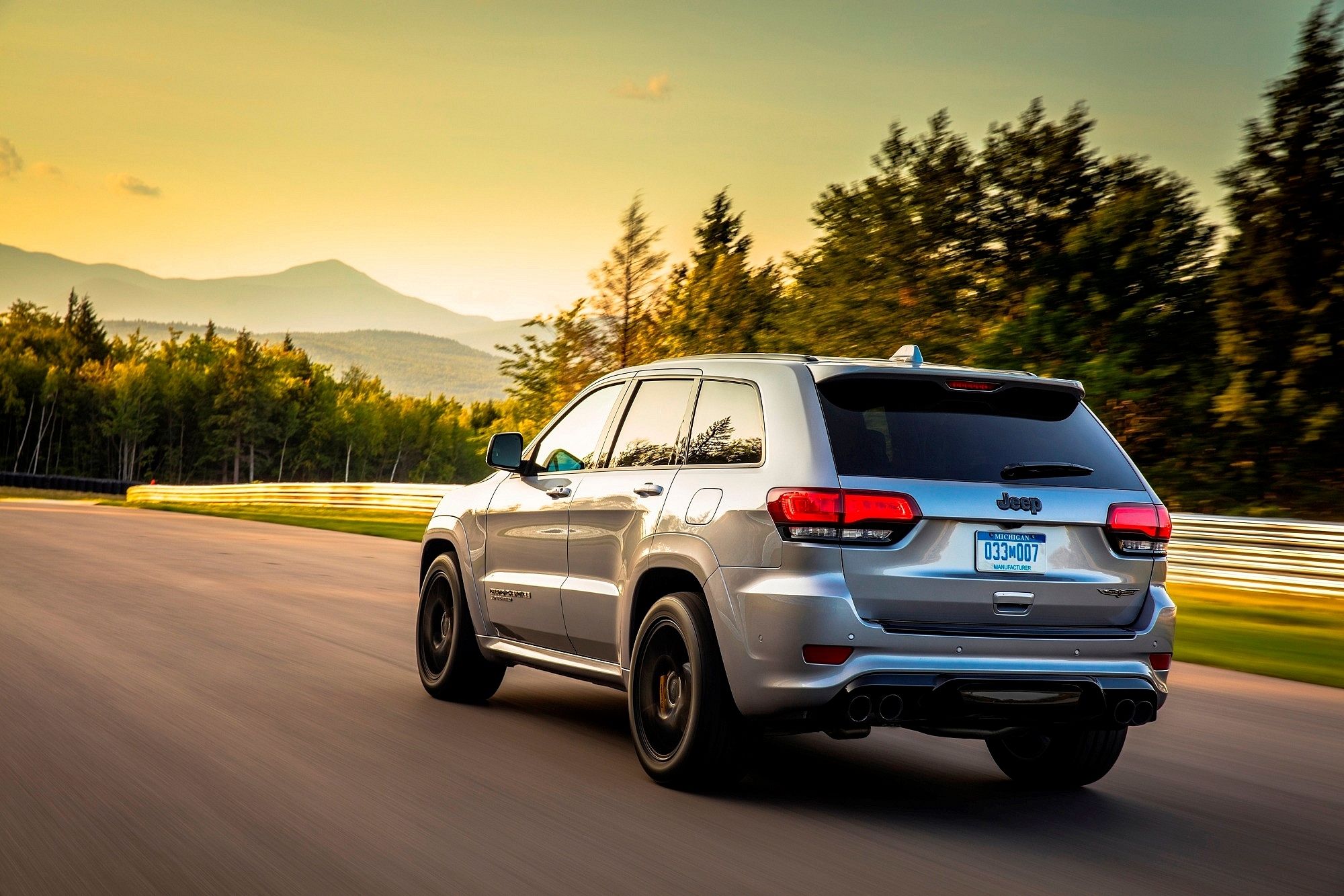 Trailhawk Vs. Trackhawk: Which Is The Better Jeep Grand Cherokee?