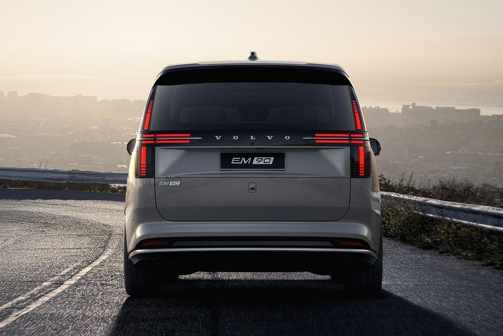 Volvo EM90 Revealed As The World's Most Luxurious Minivan
