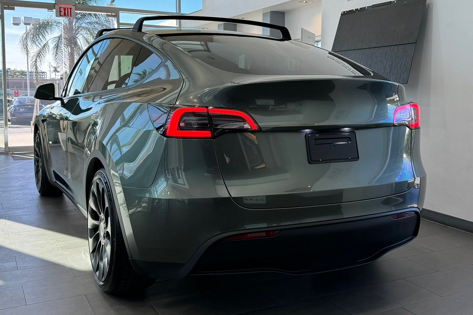 Tesla's $8,000 Amateur Vinyl Wrap Looks Worse Than Its Paint