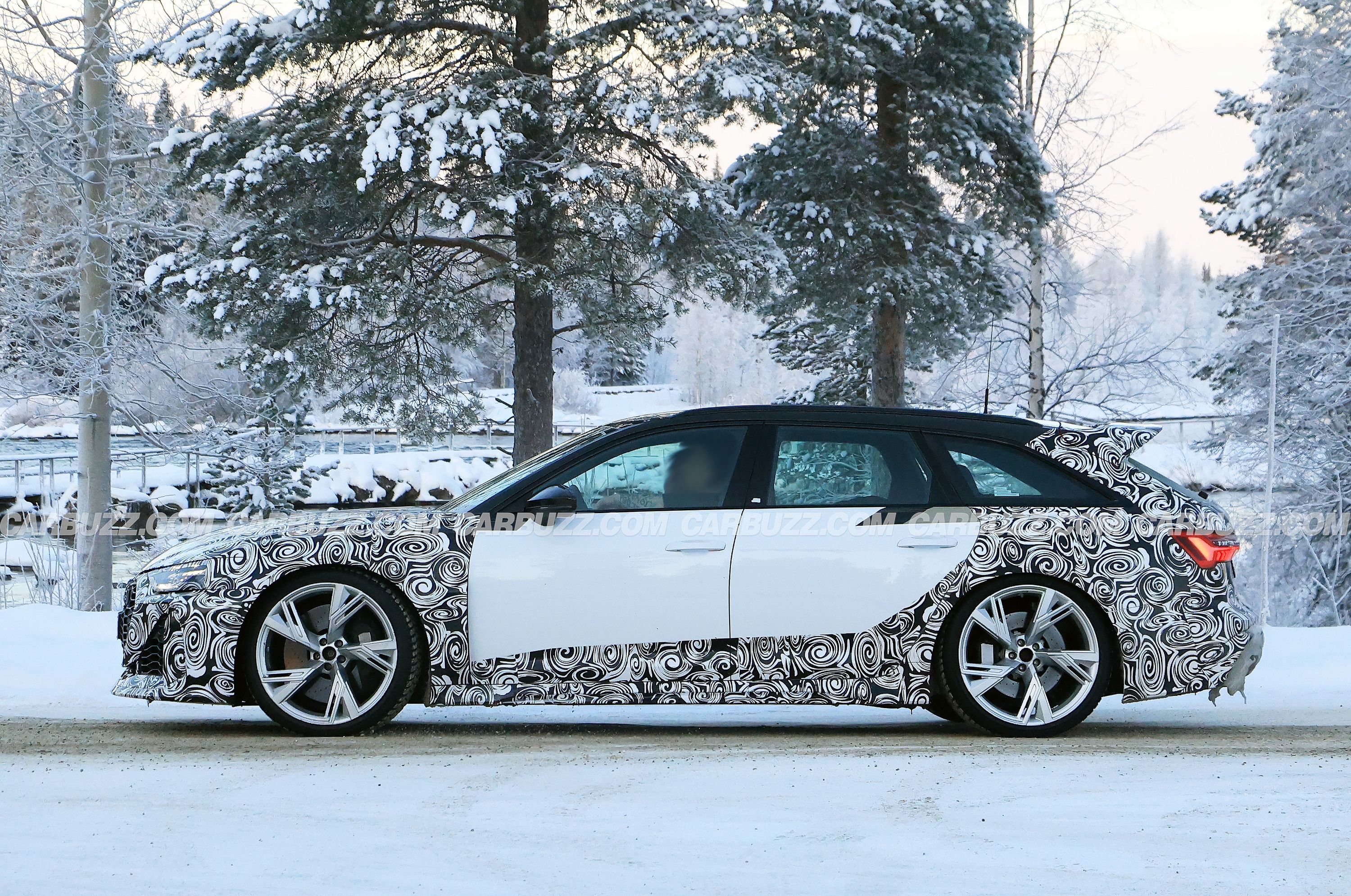 スキー RS6 2025 AUDI RS6 FACELIFT SPIED TESTING AT THE NÜRBURGRING