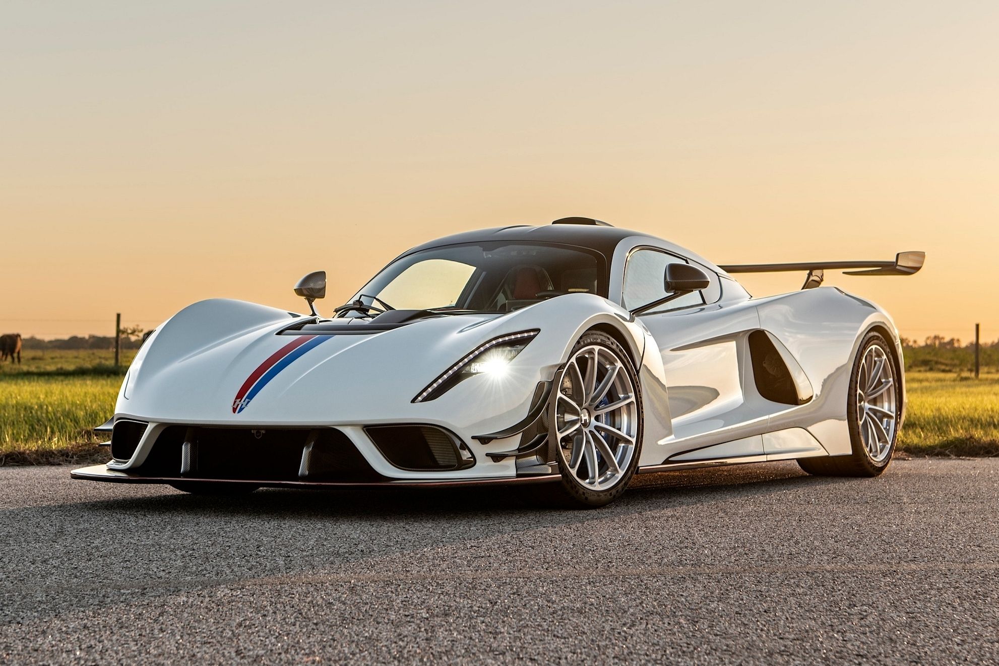 Hennessey Venom F5 Wipes Out In 250 MPH+ Speed Test