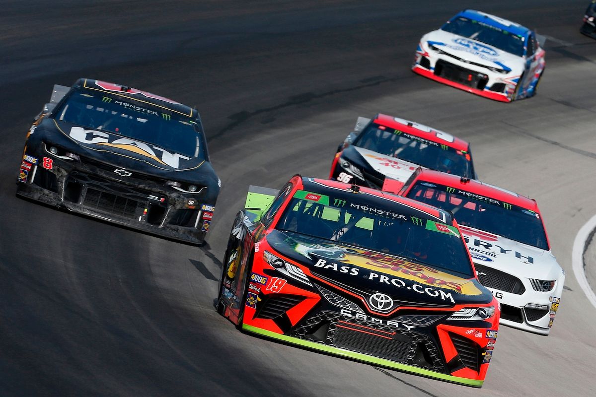 how-fast-do-nascar-cars-go