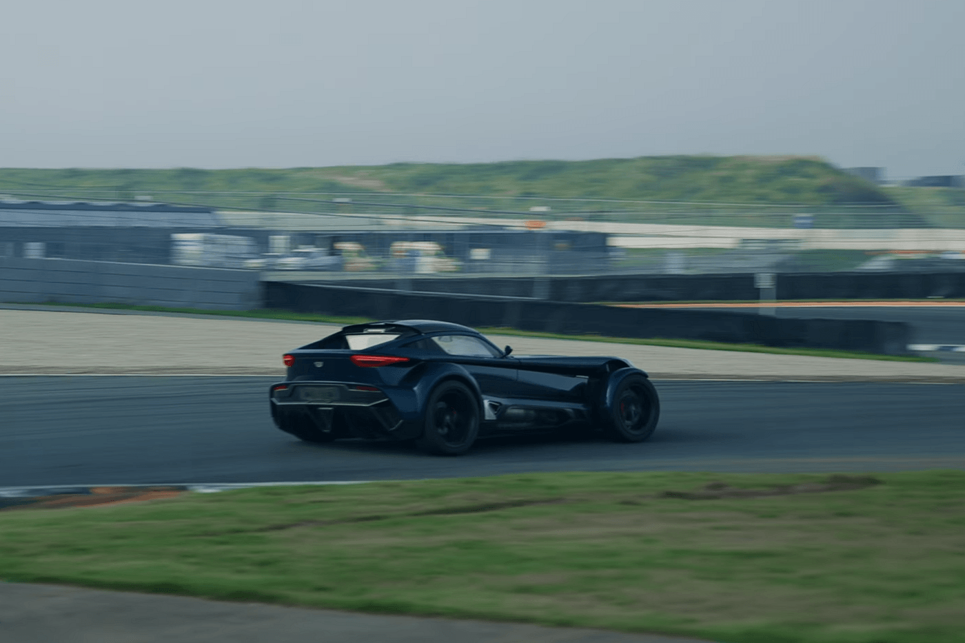Dutch Supercar Sets New Handling World Record By Accident