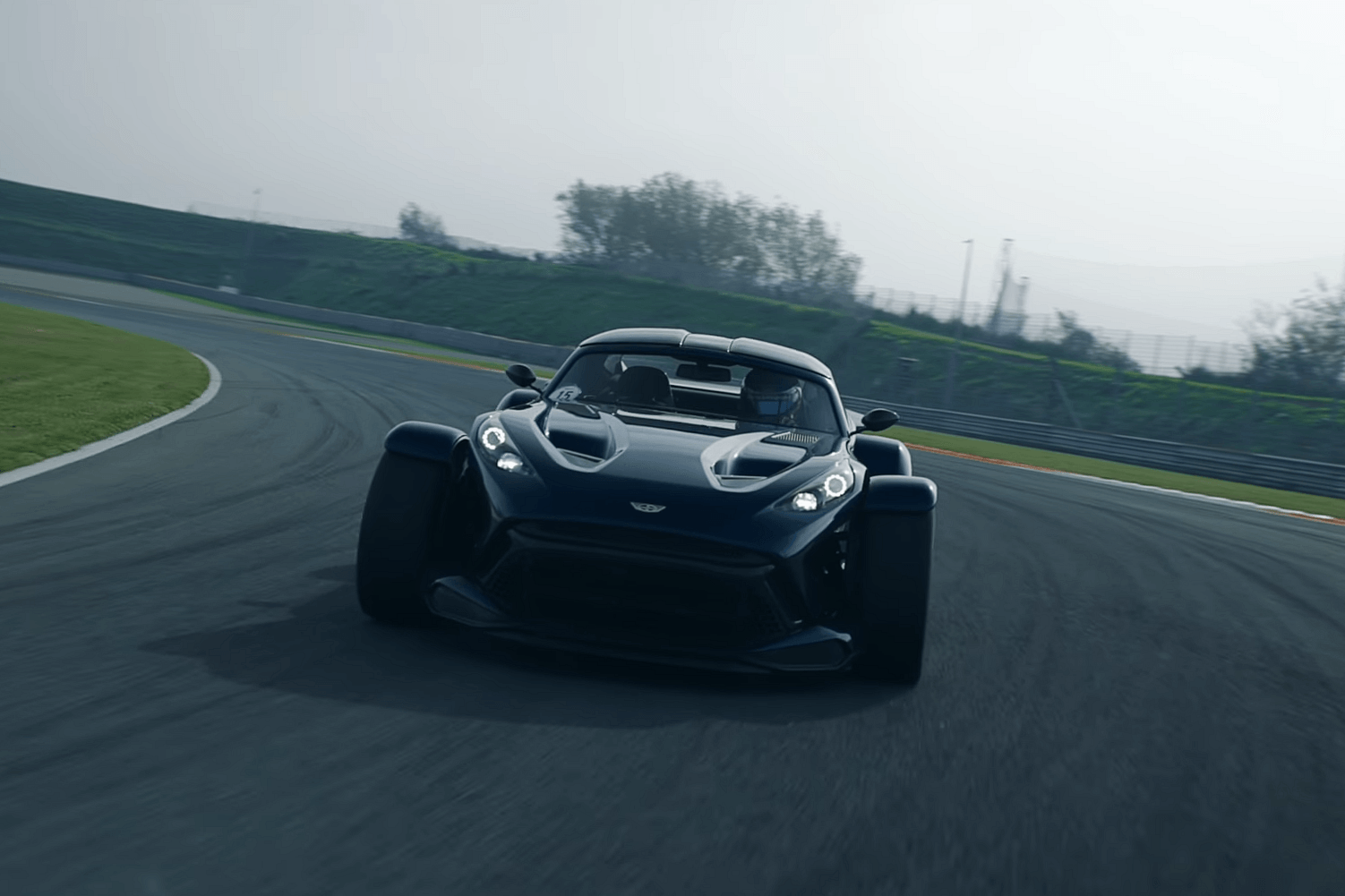 Dutch Supercar Sets New Handling World Record By Accident