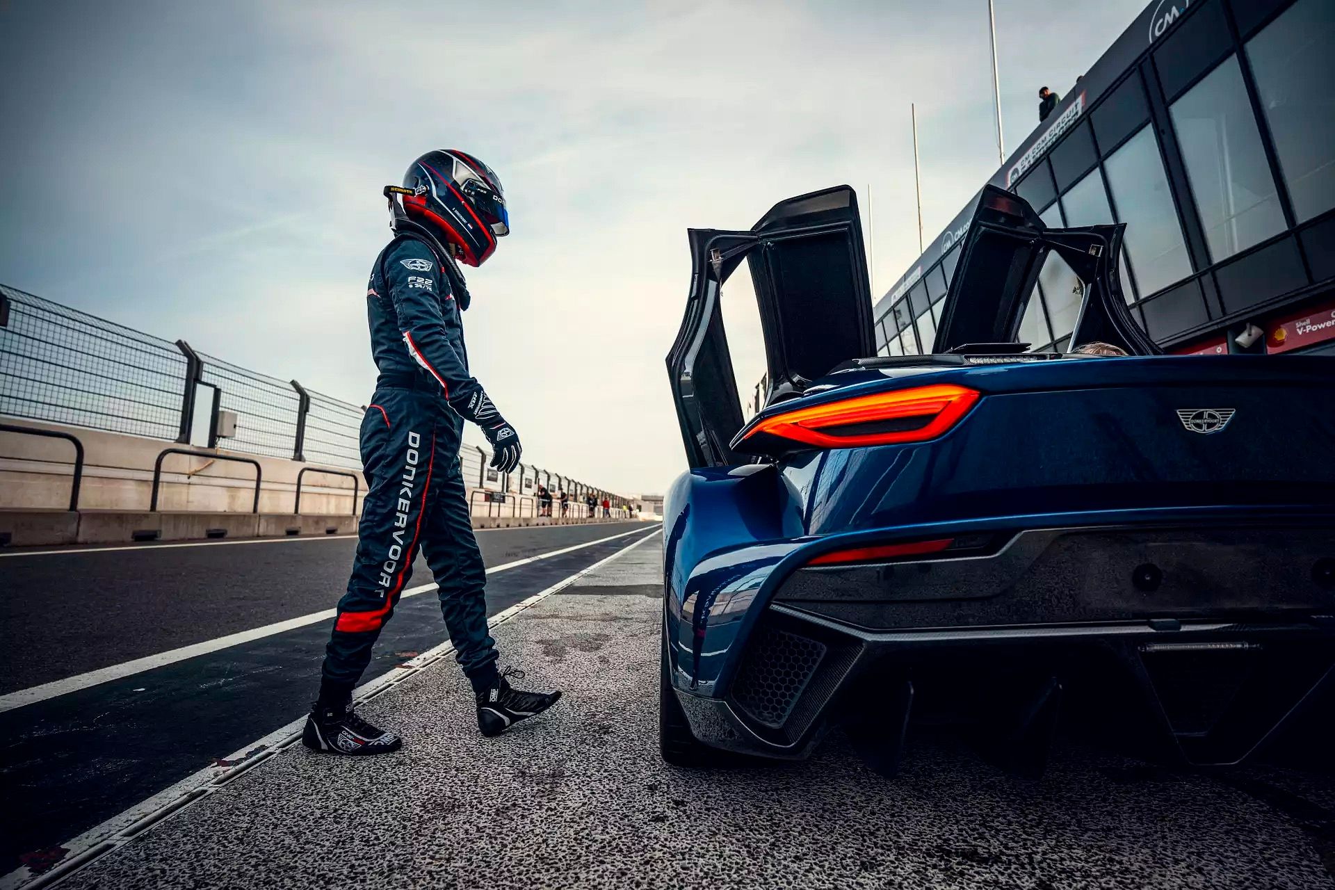 Dutch Supercar Sets New Handling World Record By Accident