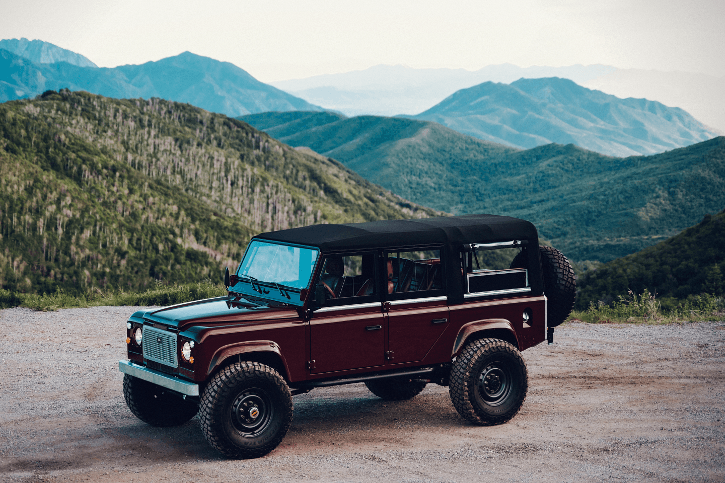 Classic Land Rover Defender Riding On Jeep Chassis Is American Restomod ...
