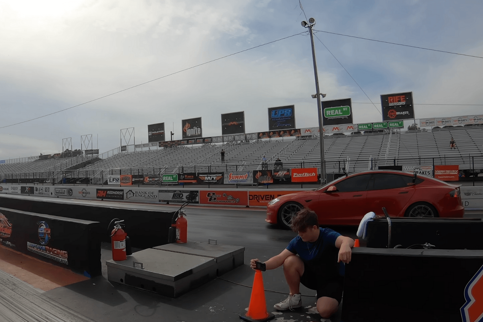 DRAG RACE: Dodge Challenger SRT Demon 170 Vs. Tesla Model S Plaid