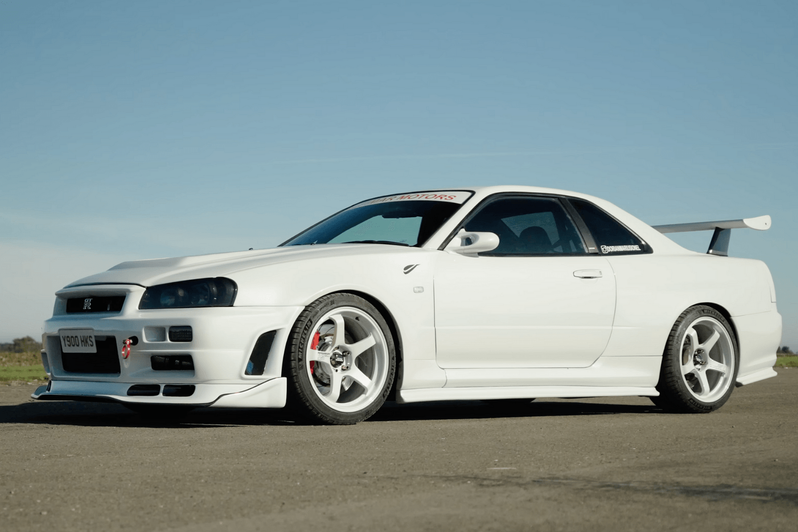 Gtr R4 Godzilla Drag Race: Tuned Nissan Skyline GT-R R34 Vs. Nissan GT-R R35