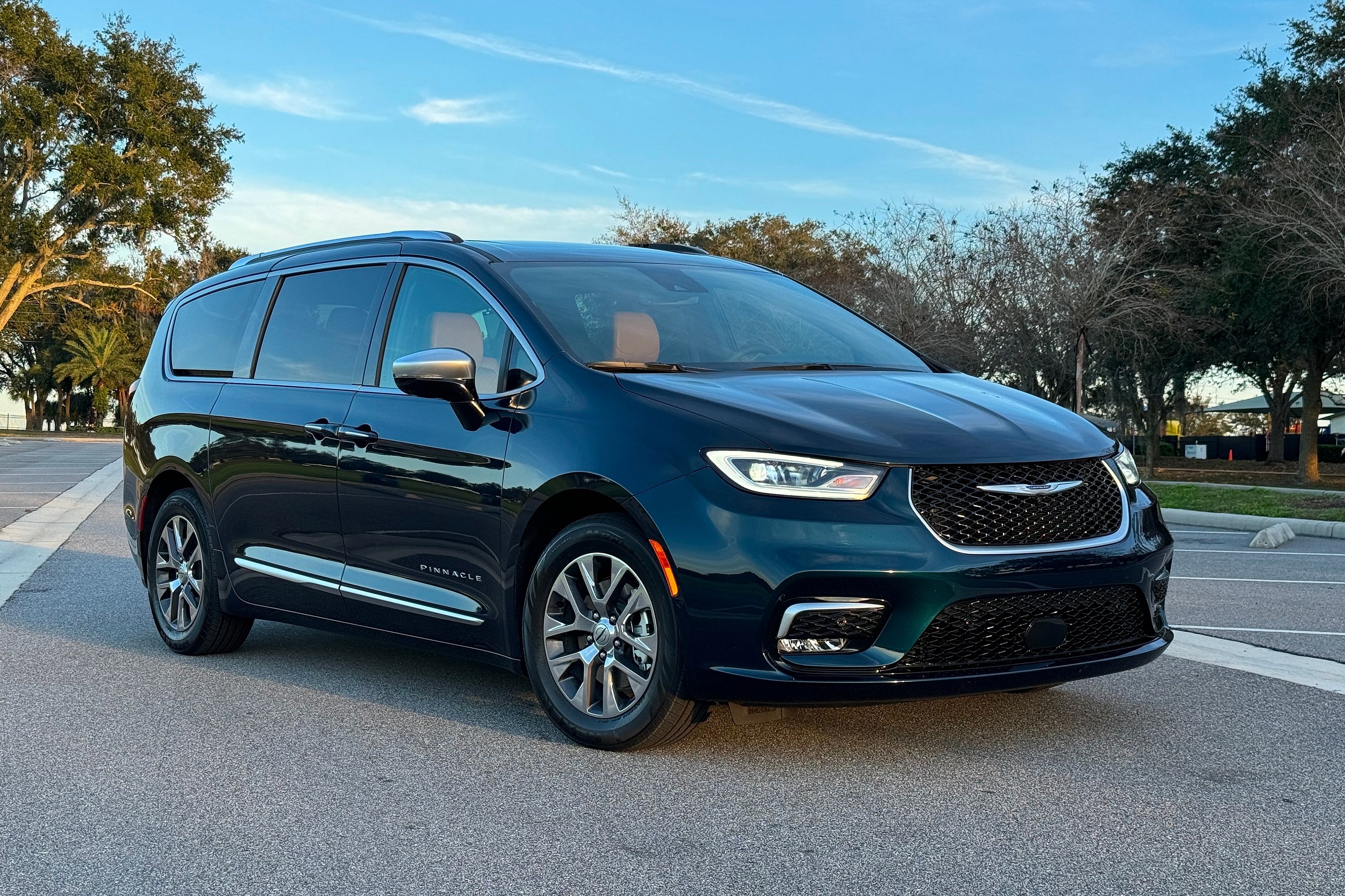 2021 Chrysler Pacifica Hybrid - Specs & Trims | CarBuzz