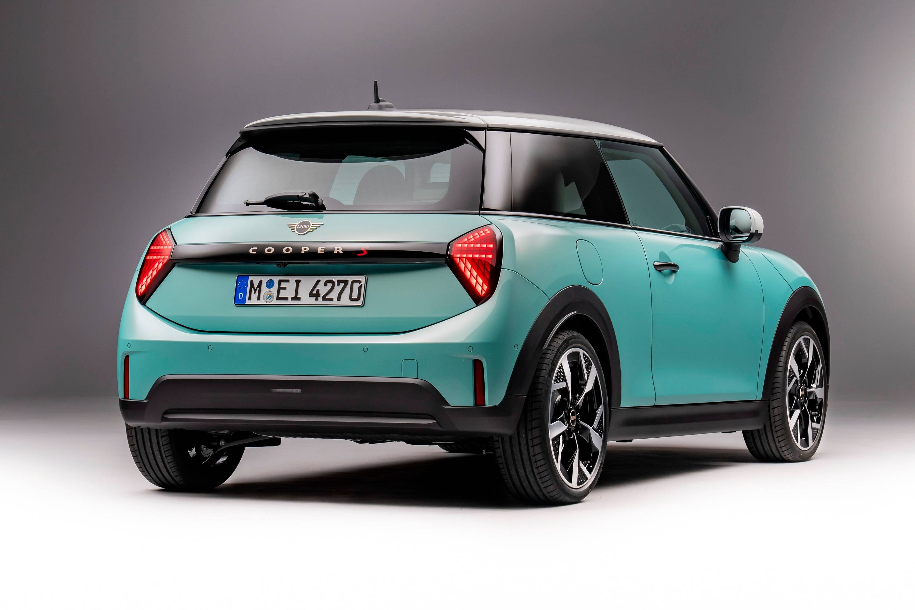 Xe Ga Mini 2025 Mini Cooper Debuts With Minimalist Look And More Powerful Gasoline ...
