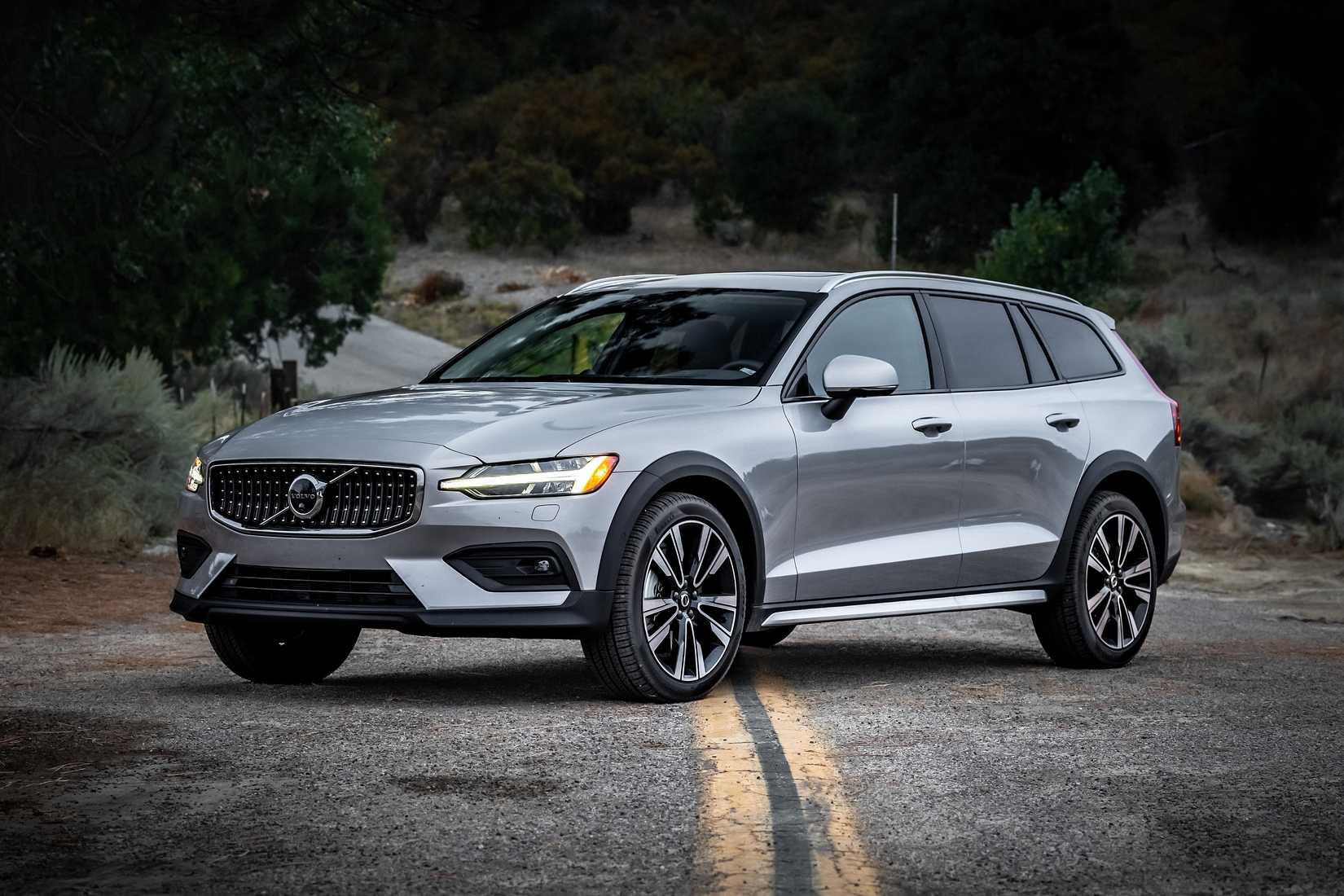 2025 Volvo V60 Cross Country Pricing, Photos & Specs