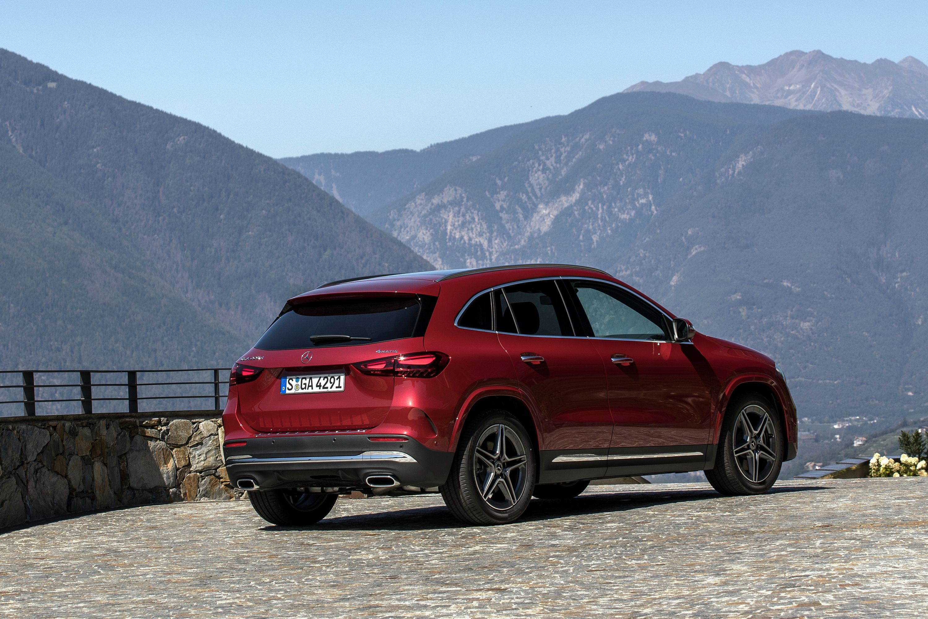 2025 Mercedes-Benz GLA-Class SUV Exterior Photos
