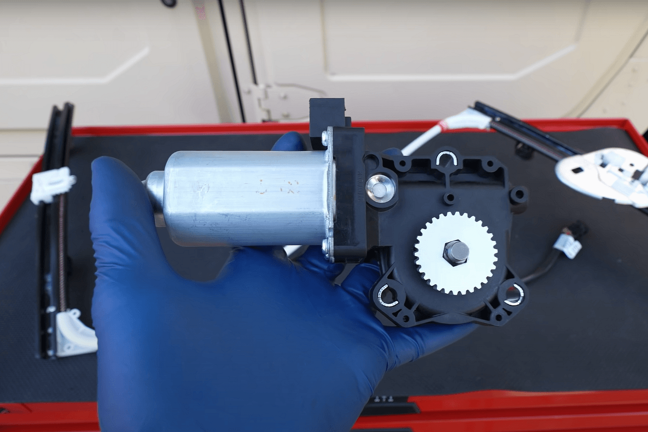 How To Fix A Car Window That Won't Roll Up Or Down