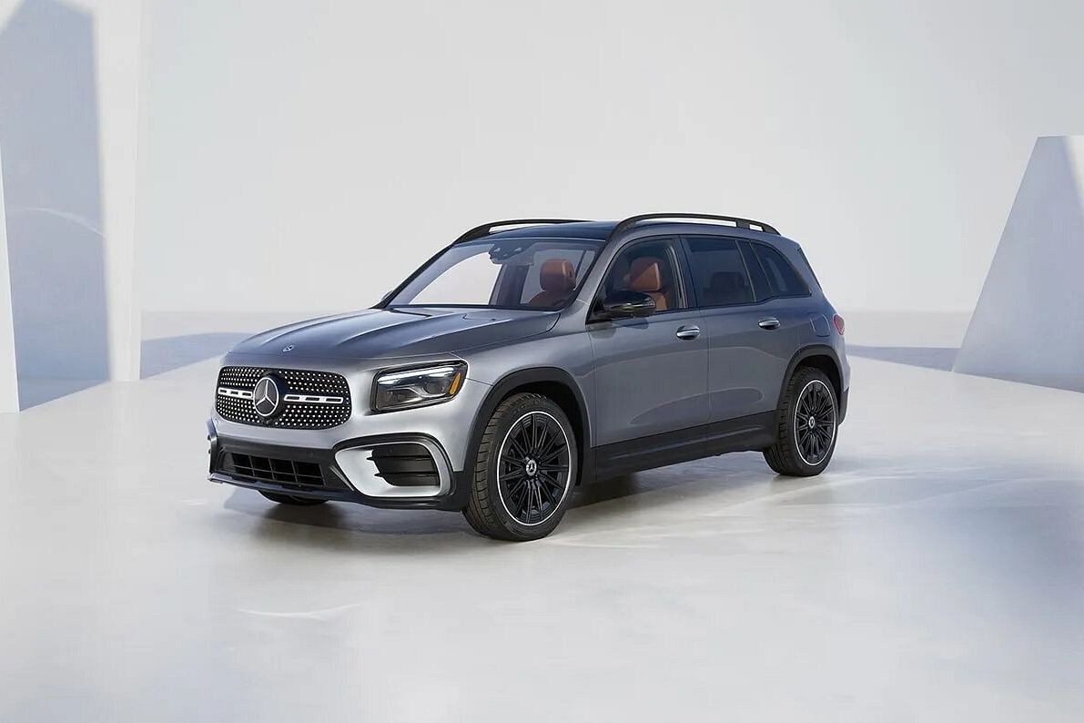 2024-2025 Mercedes-Benz GLB-Class Front Angle View