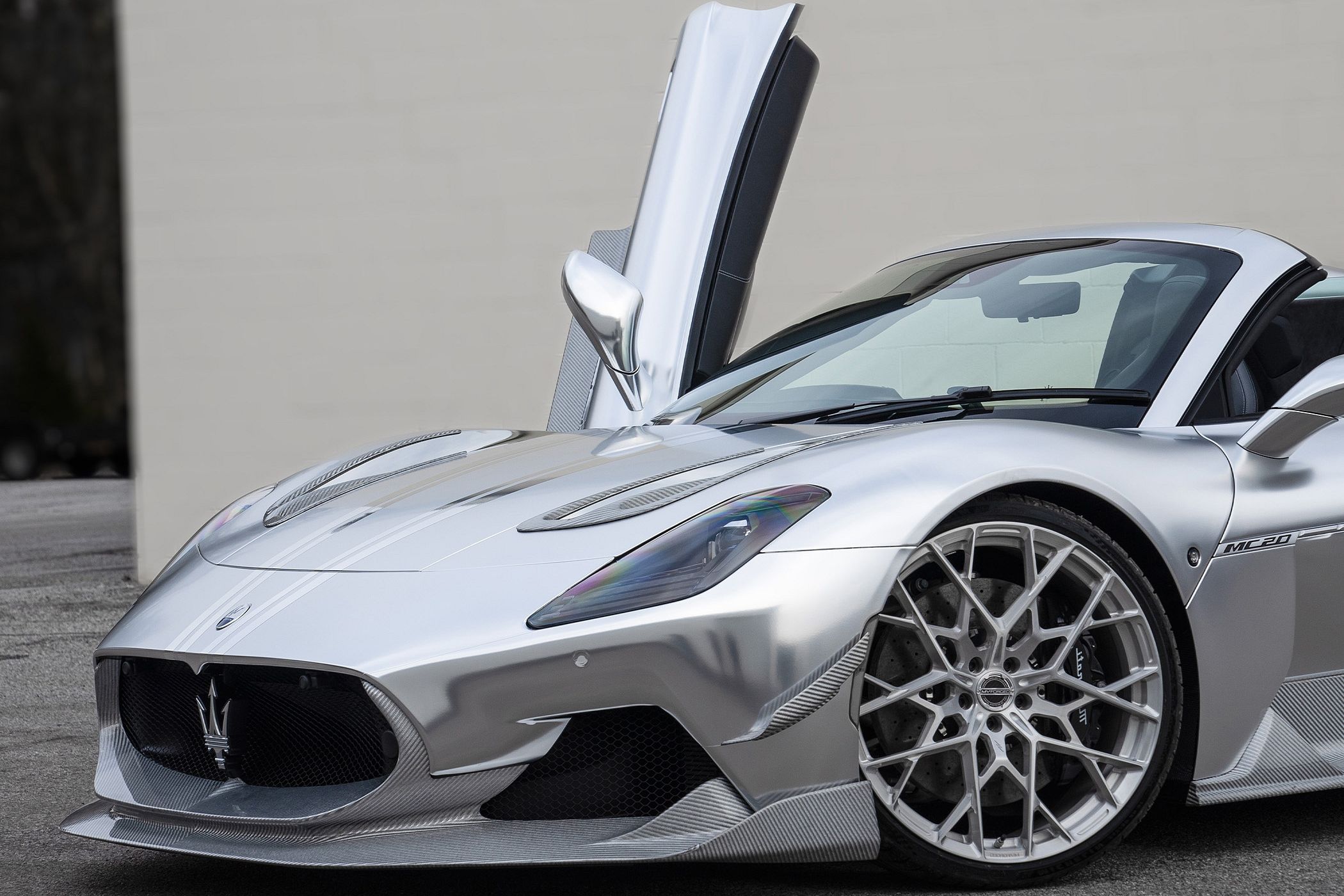 イタリア製 メデューサオロ 925シルバー製 AER MACCHI 複葉機 Maserati MC20 Cielo Aria Dazzles With Rare Carbon Fiber Finish