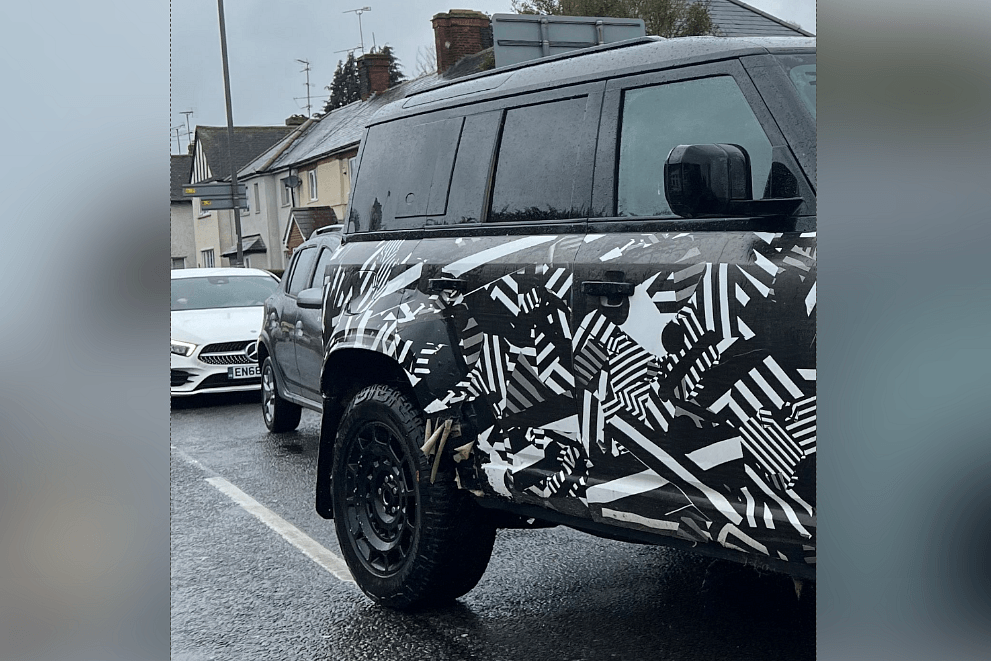 Hardcore Land Rover Defender SVR Spied With Big Arches