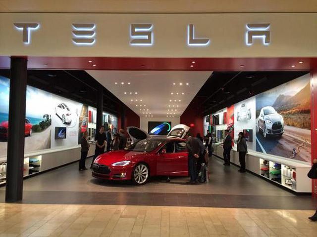 US Car Dealers Now Terrified Of Tesla