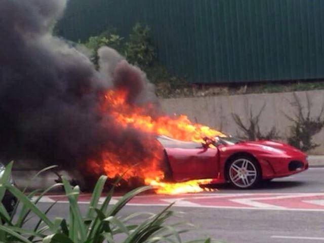 Great Balls of Ferrari Fire: F430 Goes Up In Flames in Downtown Kuala ...