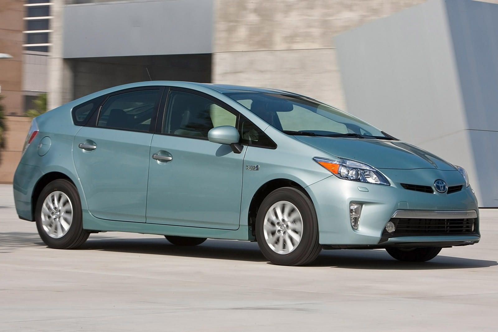 2012 Toyota Prius Plug-In Exterior Photos