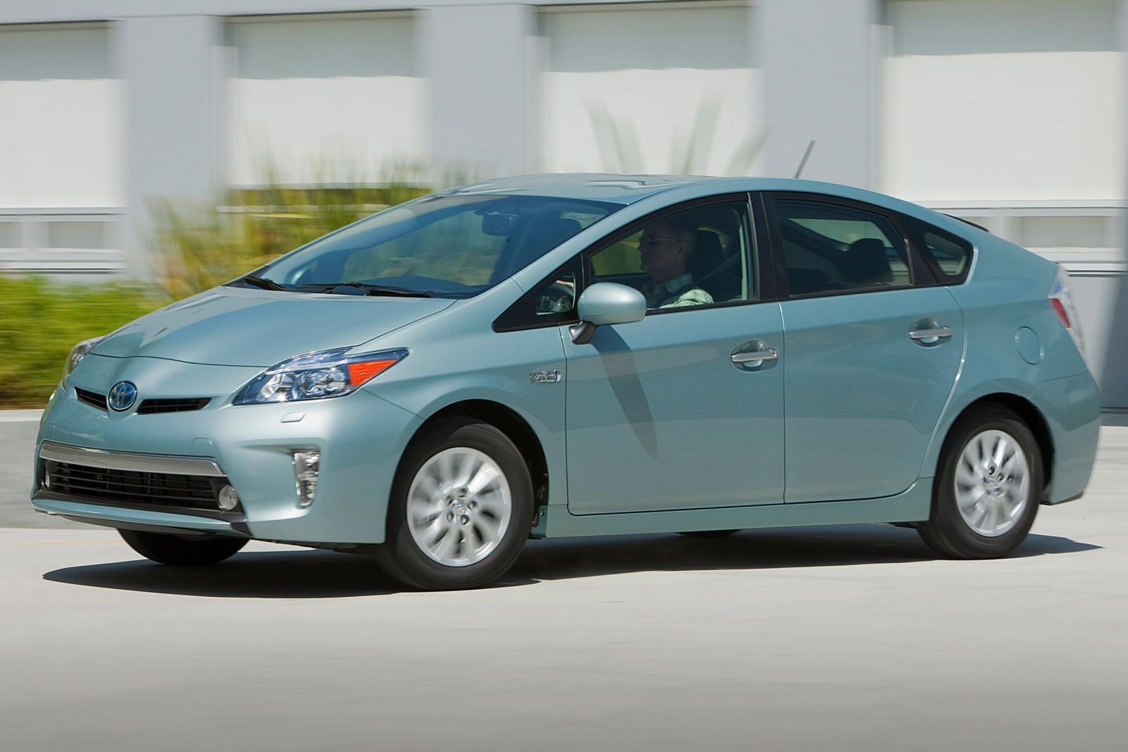 2012 Toyota Prius Plug-In Exterior Photos