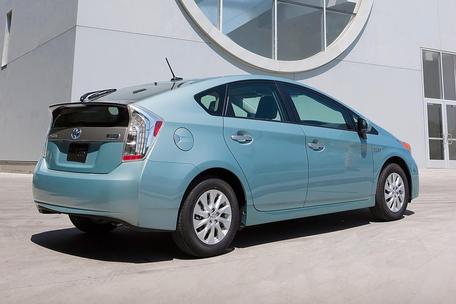 2012 Toyota Prius Plug-In Exterior Photos