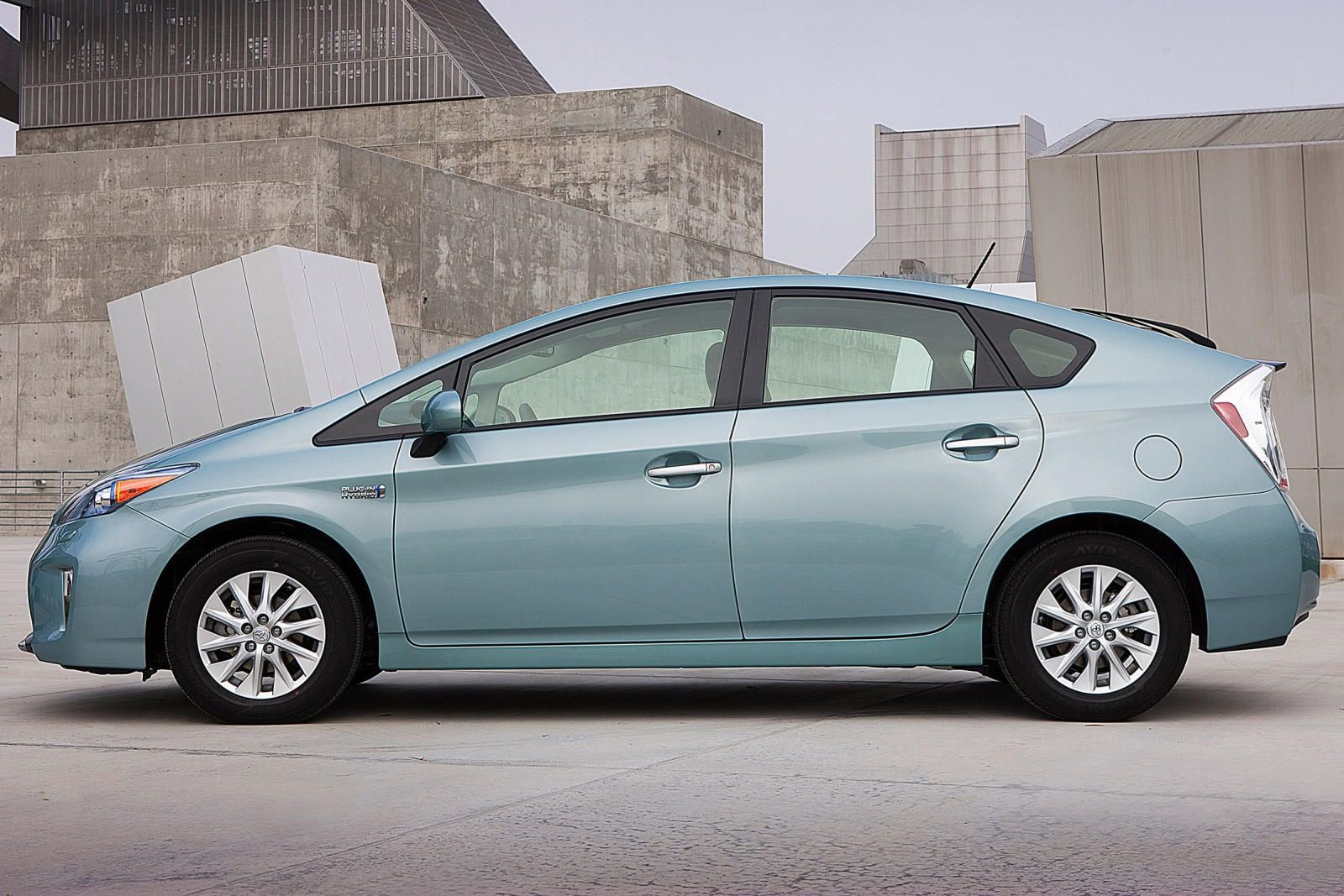 2012 Toyota Prius Plug-In Exterior Photos
