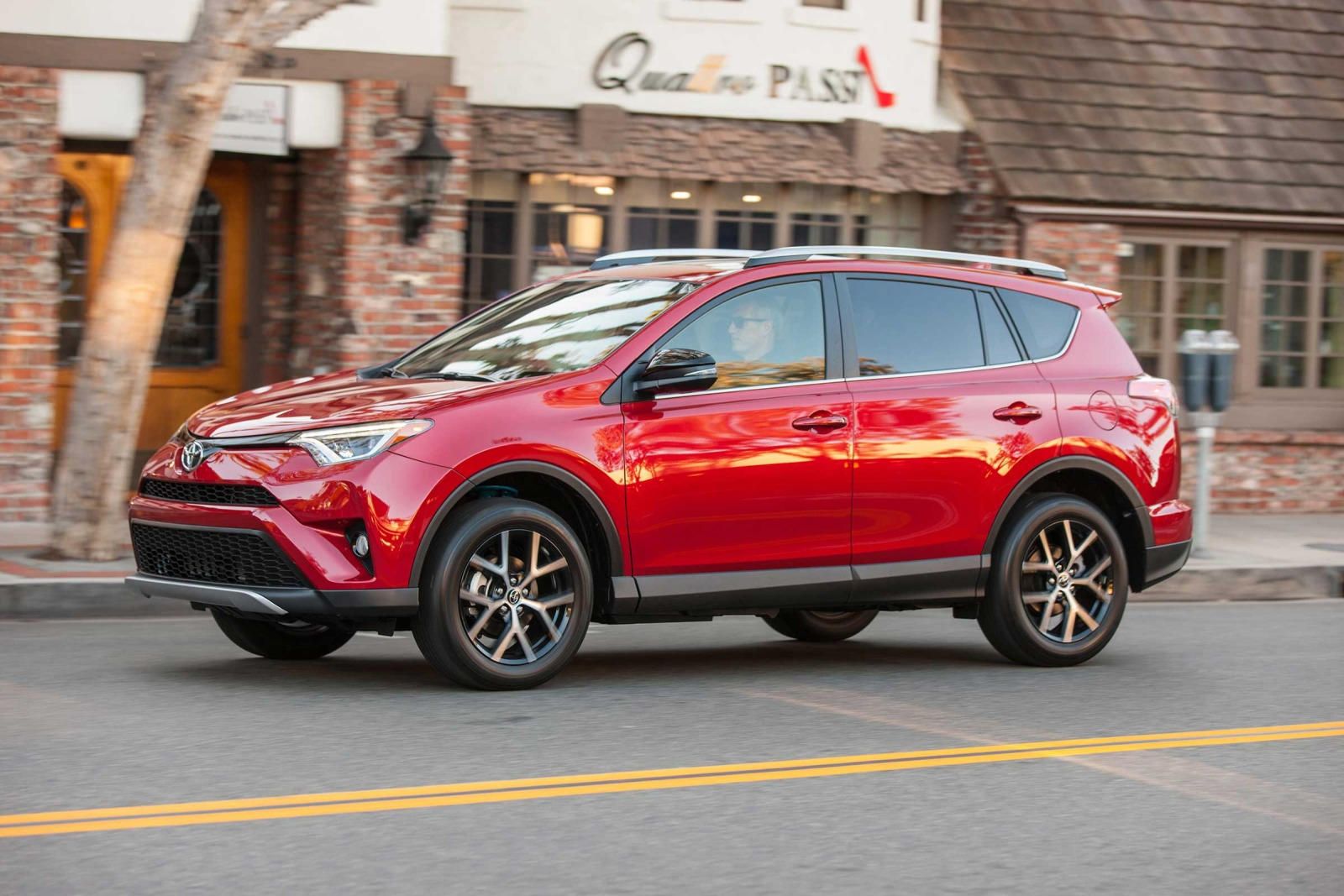 2016 Toyota RAV4 Pricing, Photos & Specs