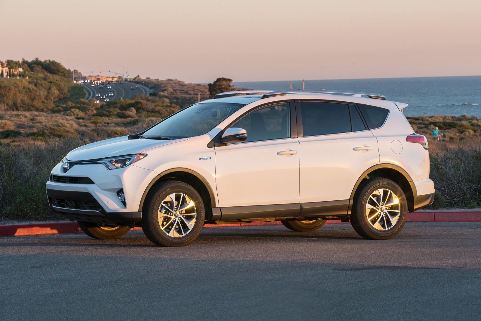 2017 Toyota RAV4 Hybrid Exterior Photos
