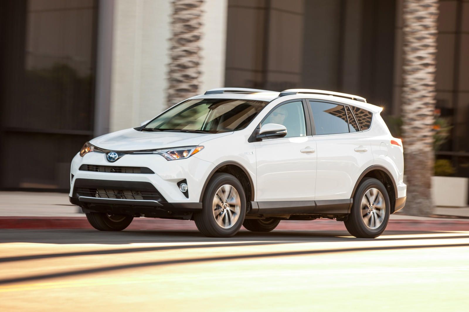 2016 Toyota RAV4 Hybrid Exterior Photos