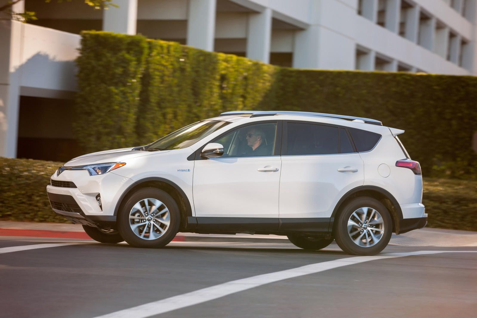 2016 Toyota RAV4 Hybrid Exterior Photos