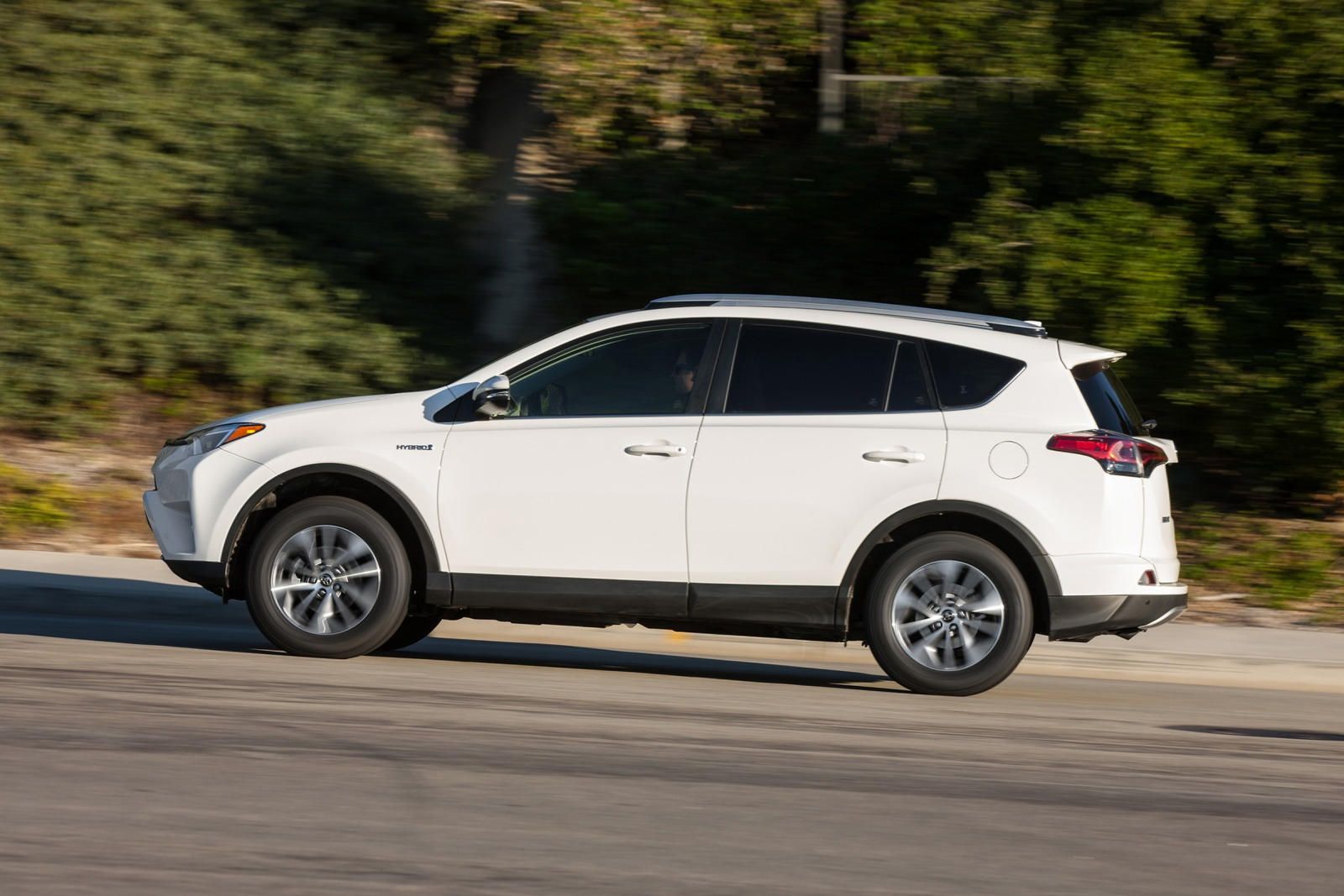 2016 Toyota RAV4 Hybrid Exterior Photos