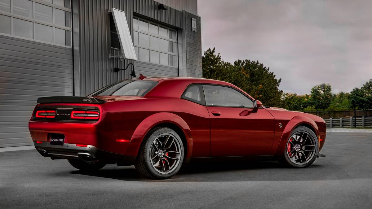 2018 Dodge Challenger SRT Hellcat Pricing, Photos & Specs