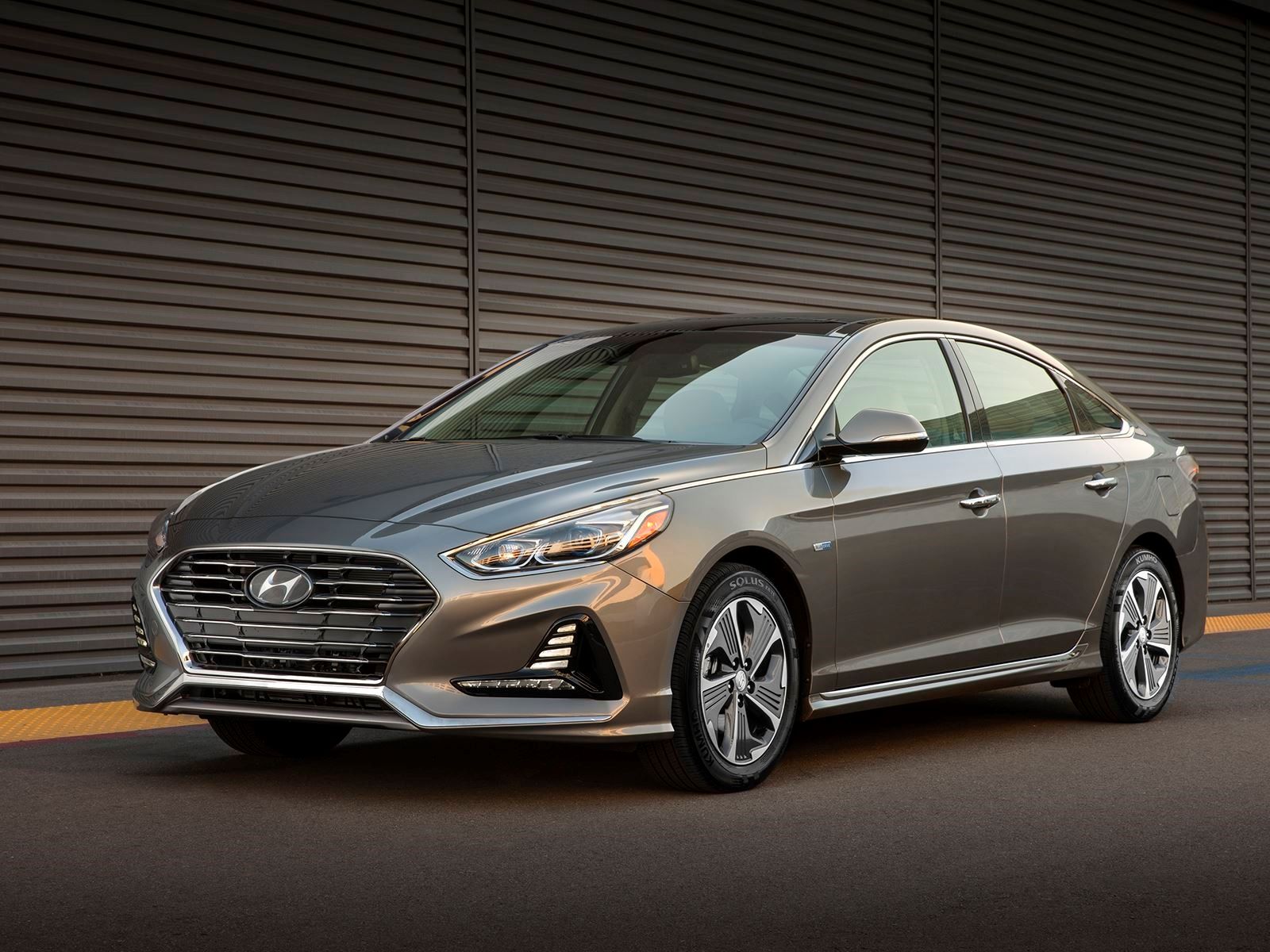 Hyundai Sonata Hybrid And Plug-In Hybrid Revealed With Super Efficiency
