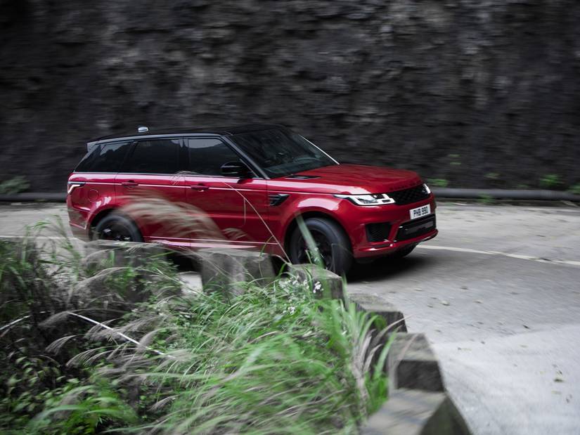 Watch A Range Rover Sport Climb 999 Steps At An Insane 45-Degree Angle