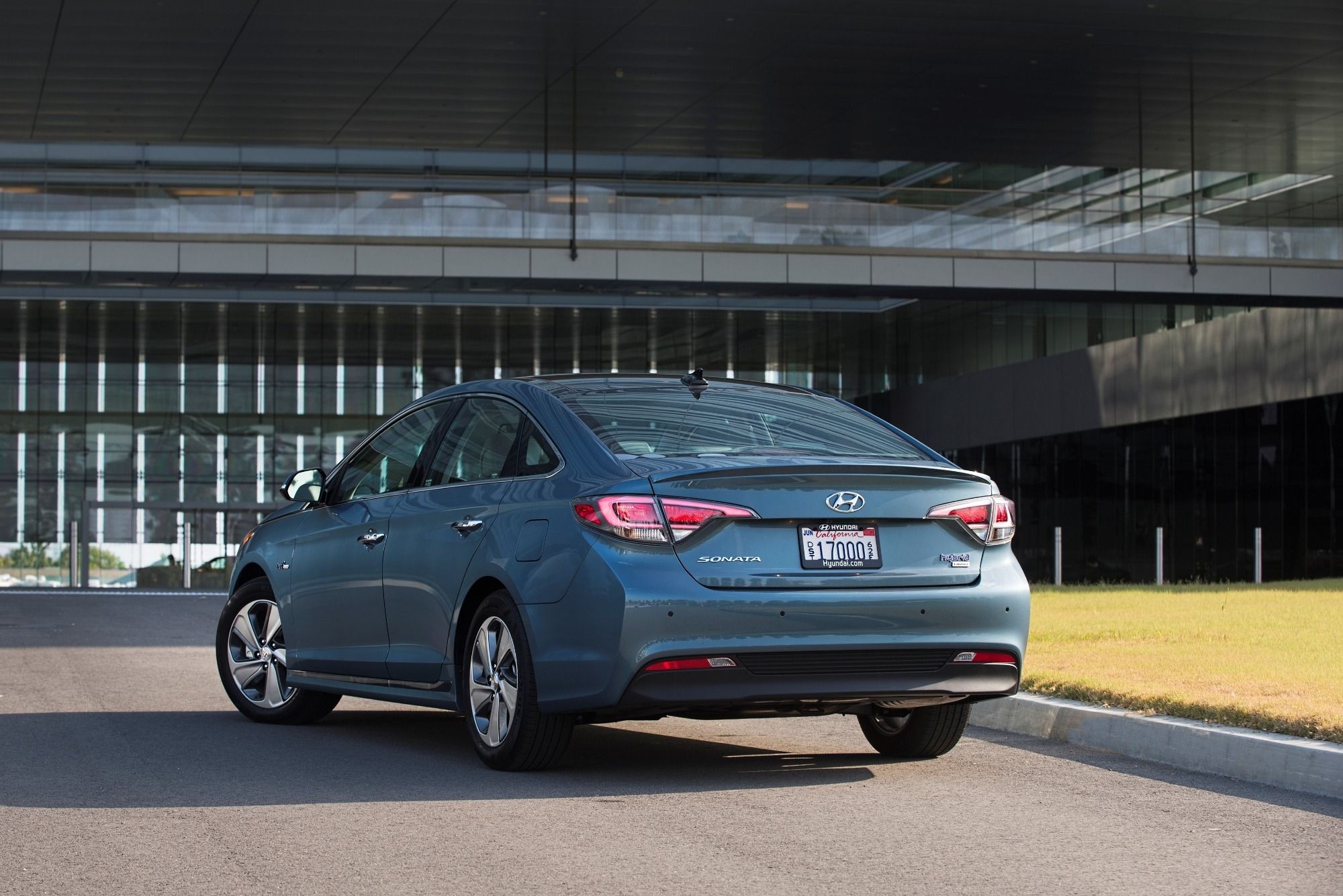 2017 Hyundai Sonata Hybrid Pricing, Photos & Specs