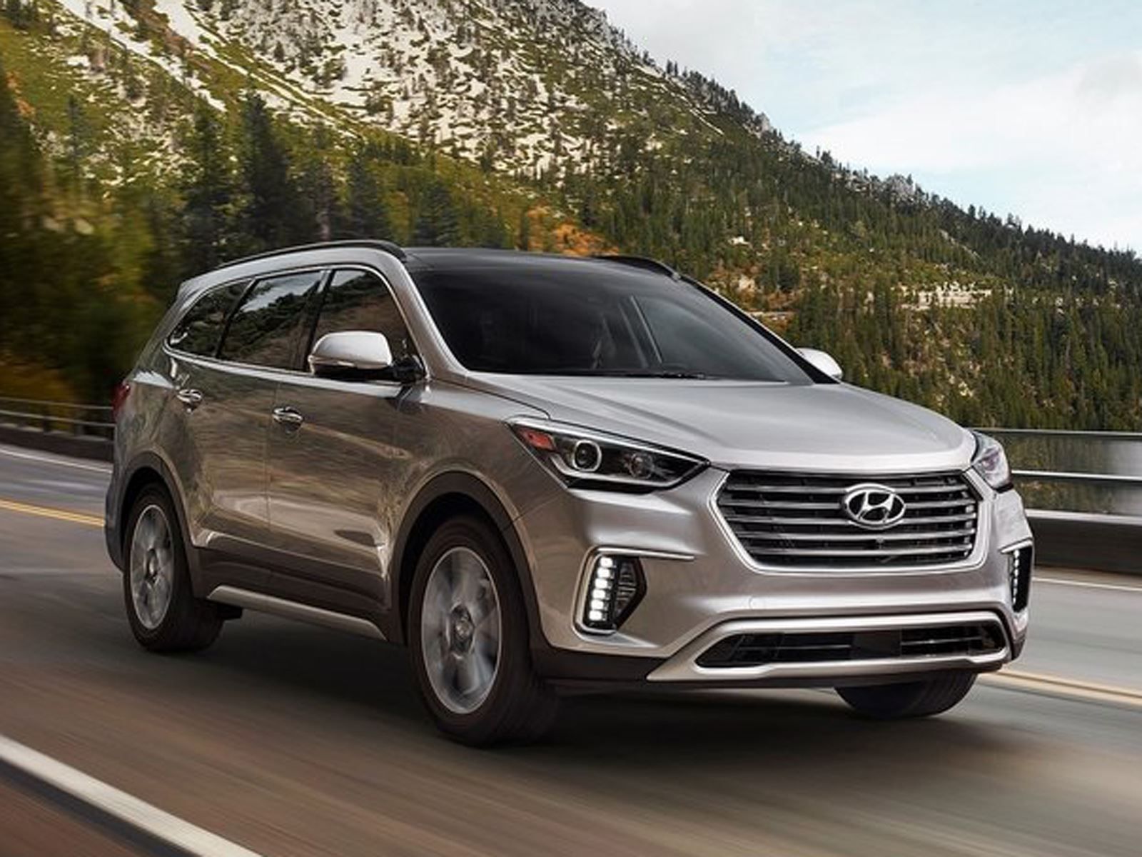 Best Minivan Alternatives Of 2018: Hyundai Santa Fe