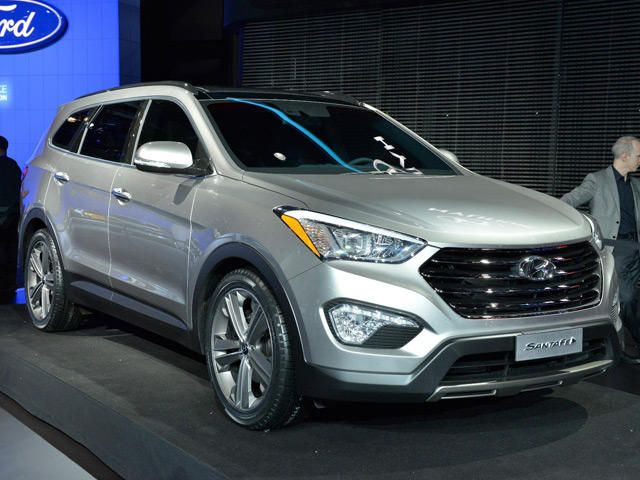 Hyundai Unveil Two All-New 2013 Santa Fe Models at NYC