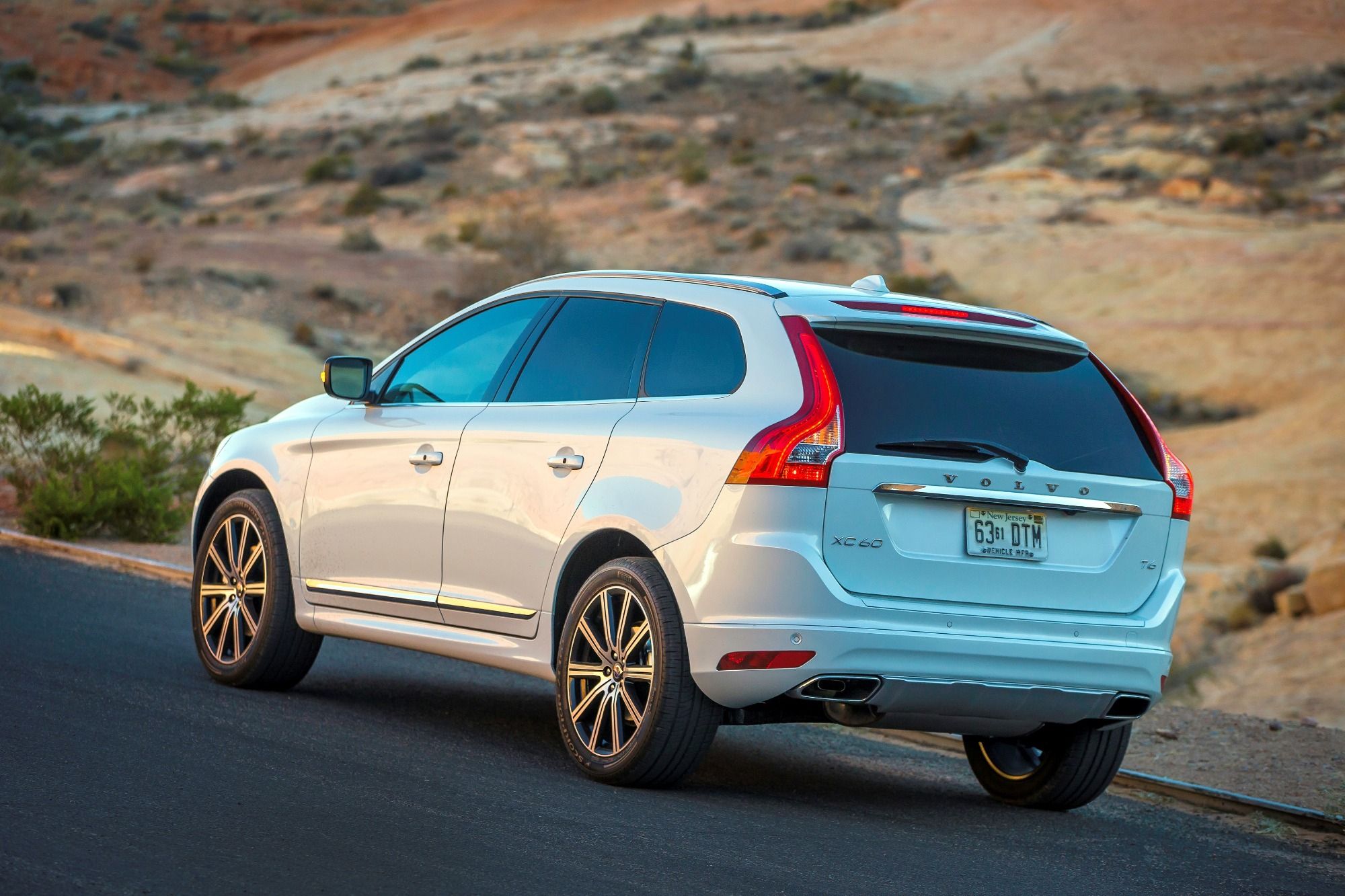 2016 Volvo XC60 Pricing, Photos & Specs