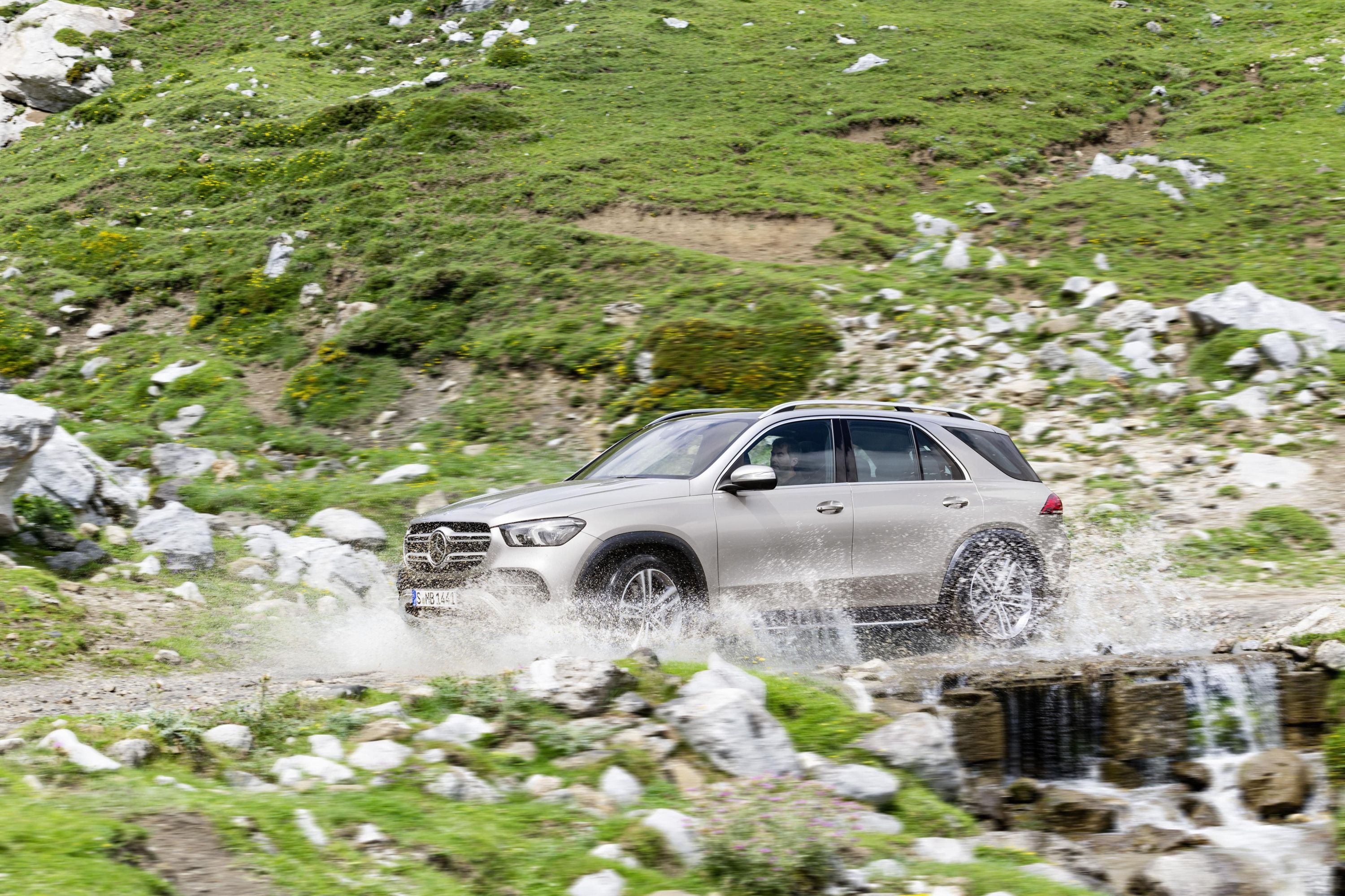 All-New 2020 Mercedes-Benz GLE SUV Bows In Paris