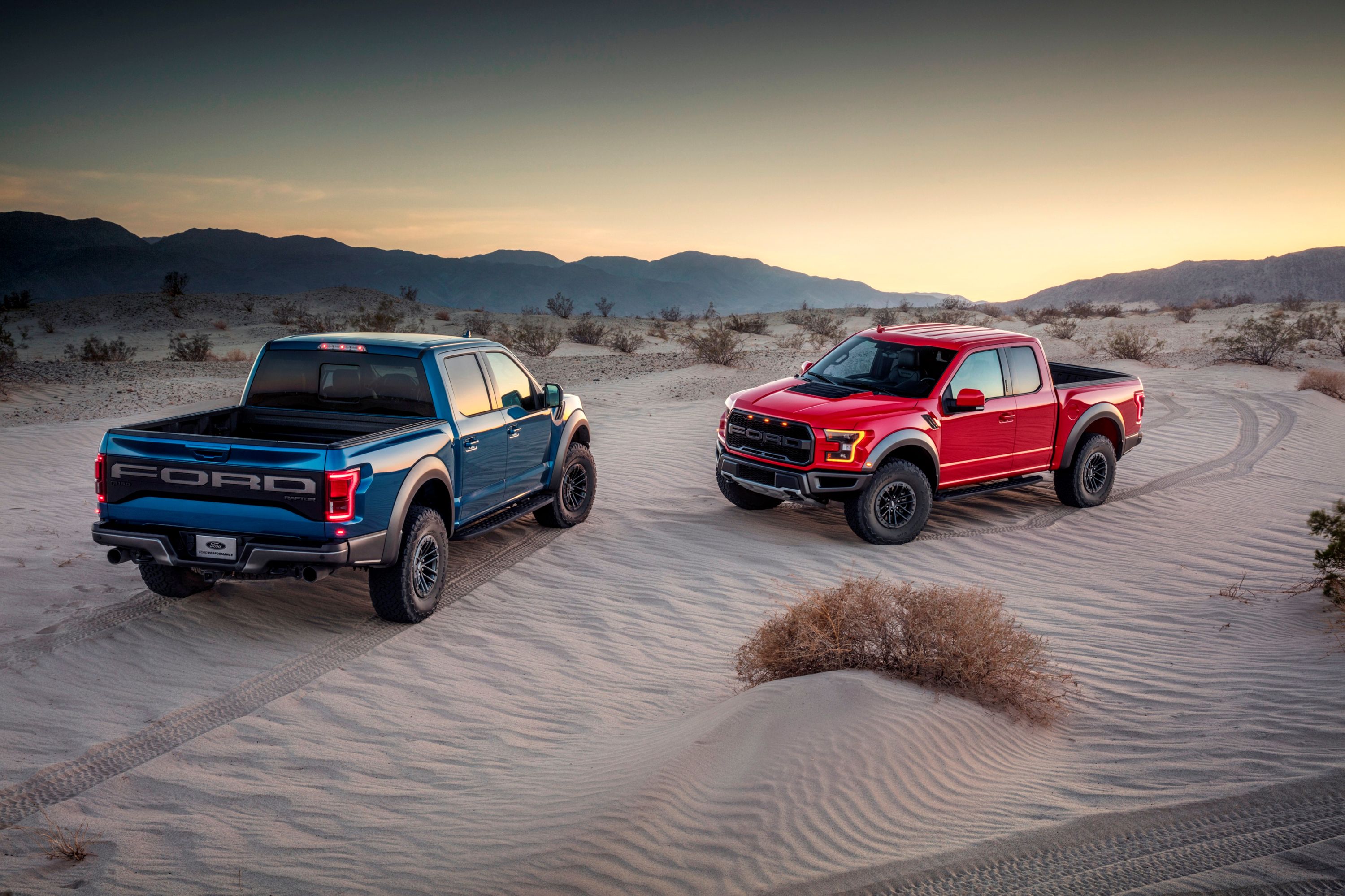 2018 Ford F-150 Raptor Pricing, Photos & Specs