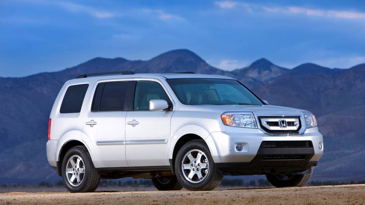 2011 Honda Pilot interior, showcasing its spacious and feature-rich cabin